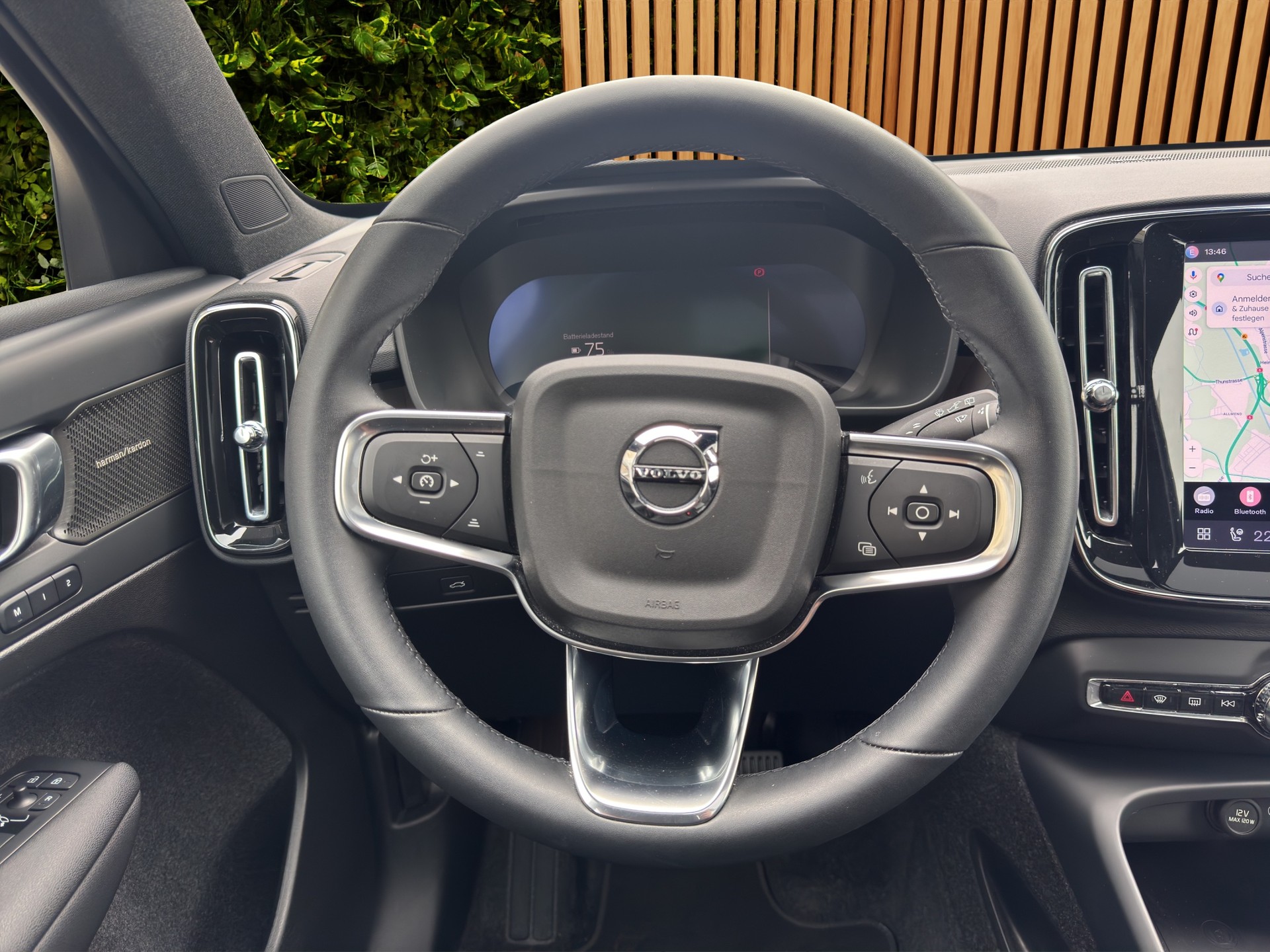 VOLVO EX40 XCENTRIC Black Edition AWD-image-10