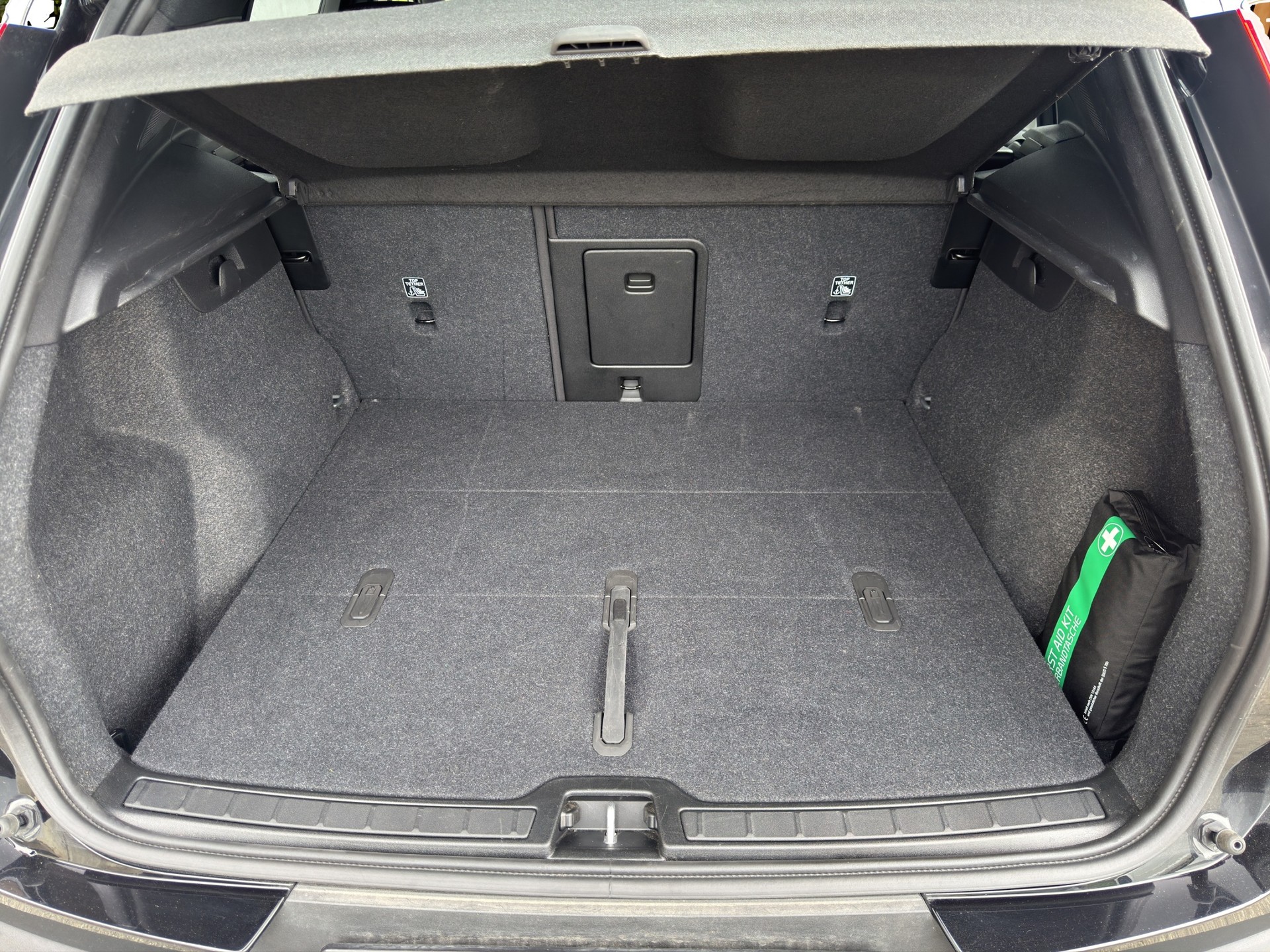 VOLVO EX40 XCENTRIC Black Edition AWD-image-15