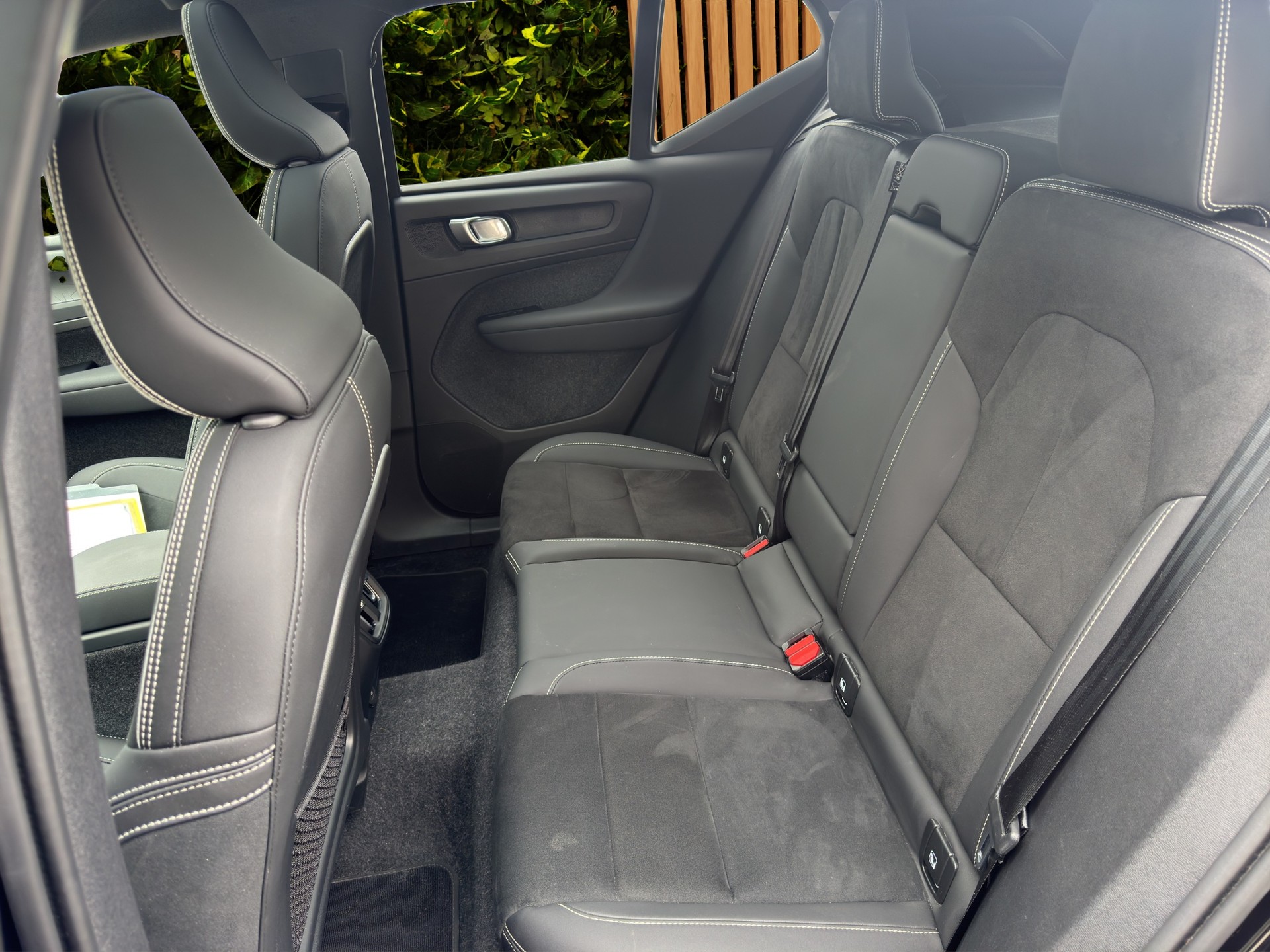 VOLVO EX40 XCENTRIC Black Edition AWD-image-14