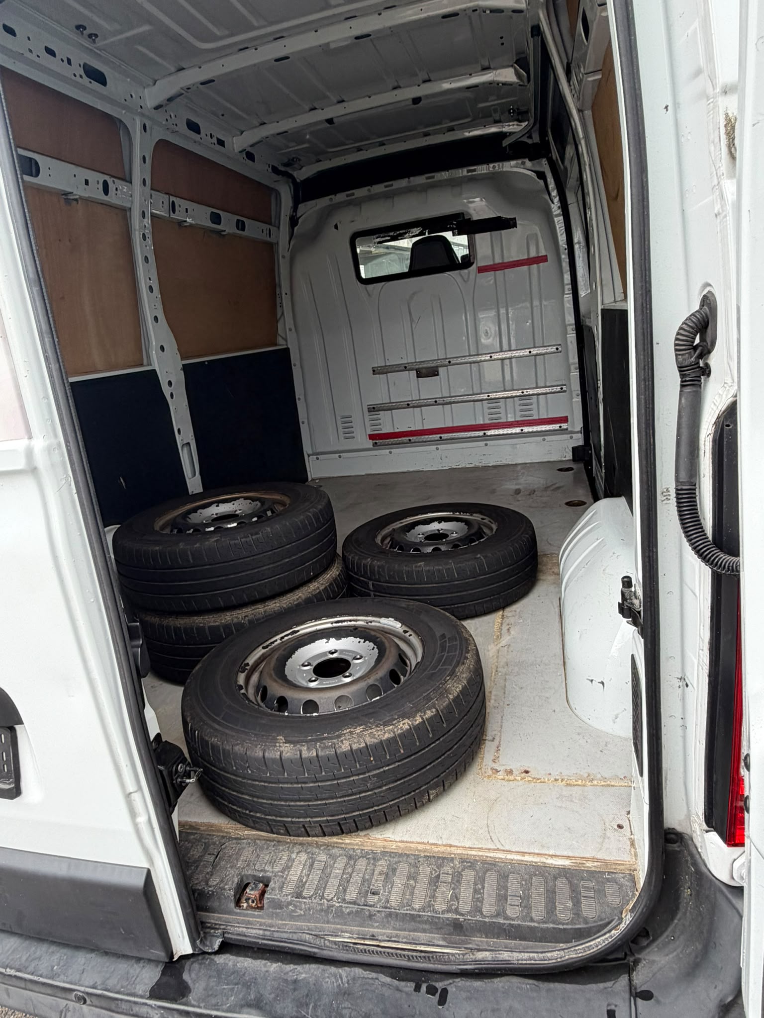RENAULT Master T35 2.3dCi L2H2-image-12