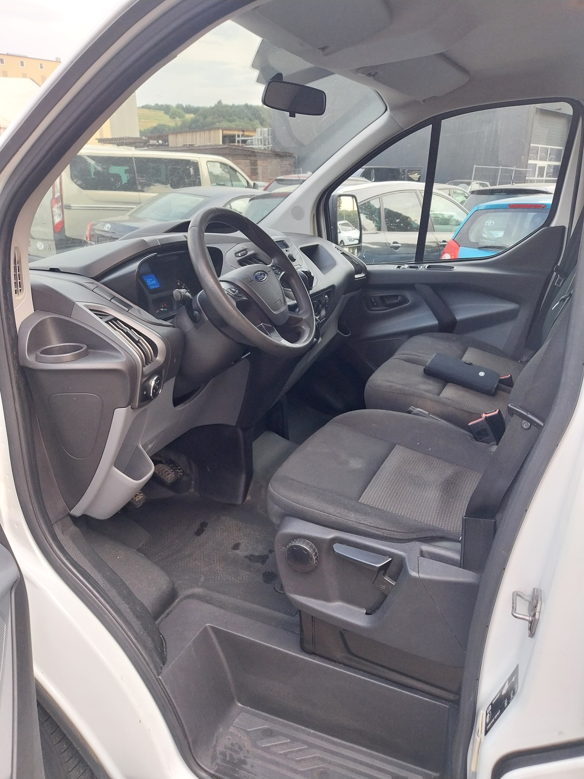 FORD Transit Custom Van 250 L1H1 Ambiente-image-6