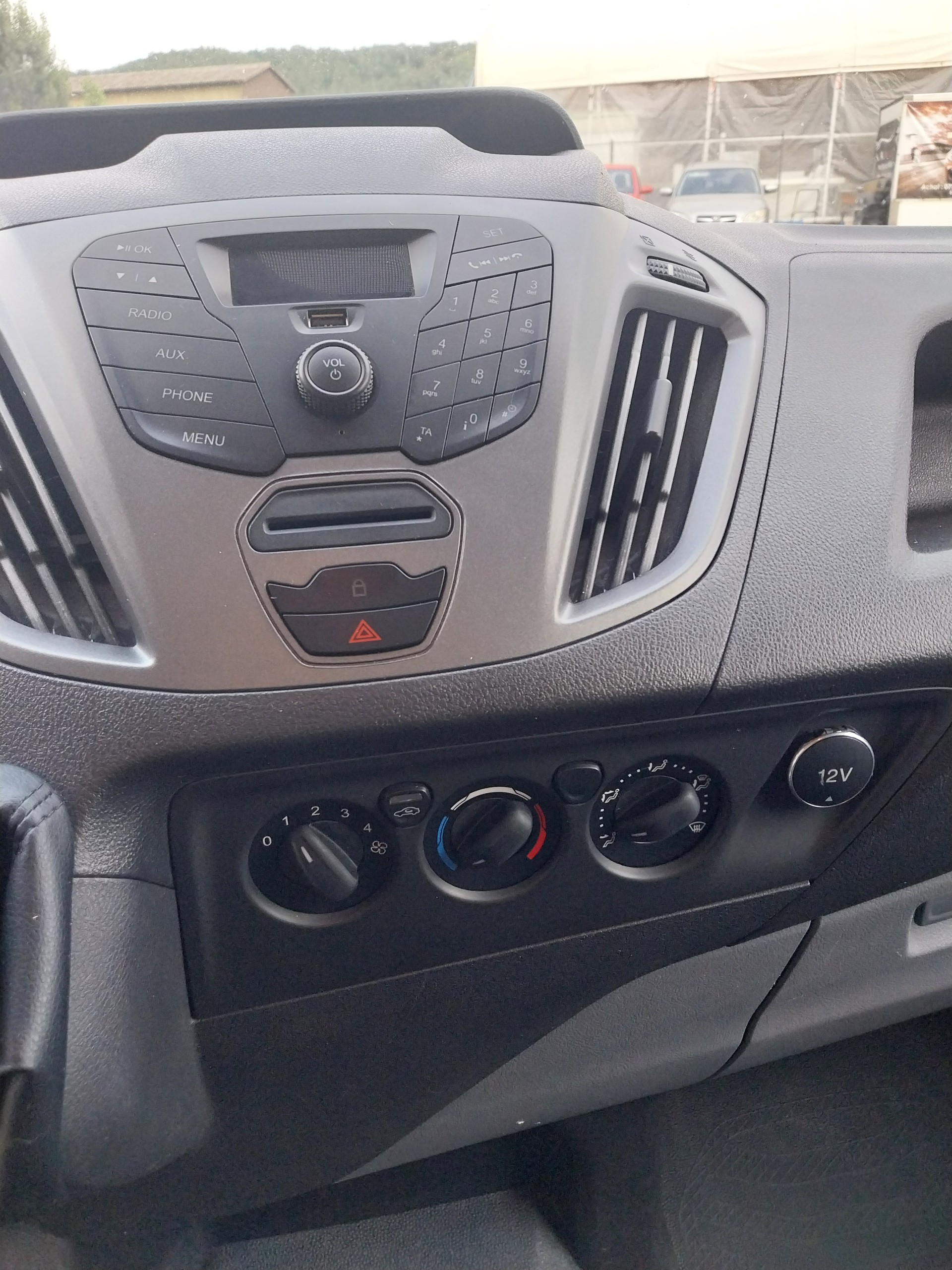 FORD Transit Custom Van 250 L1H1 Ambiente-image-8