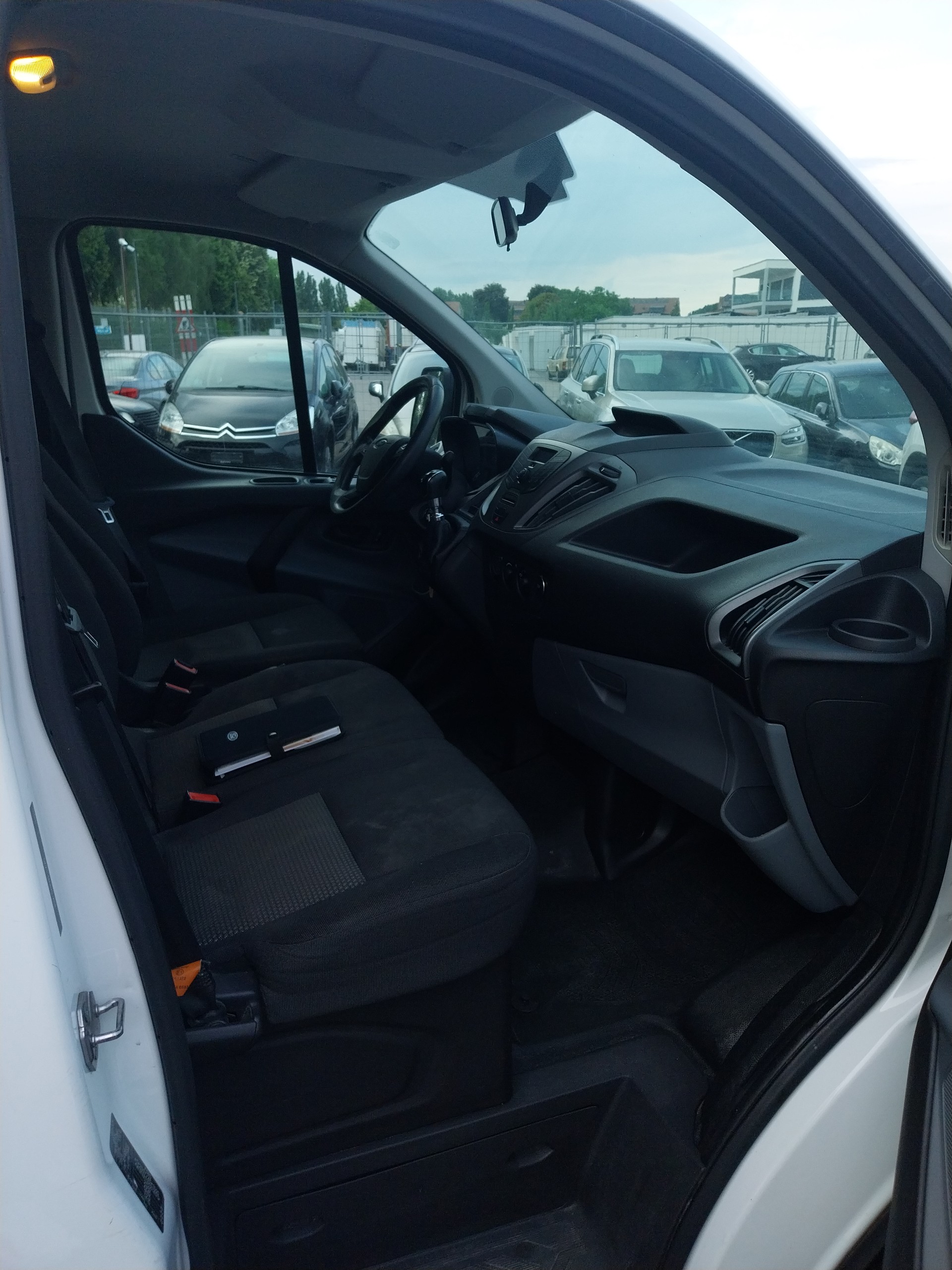 FORD Transit Custom Van 250 L1H1 Ambiente-image-13