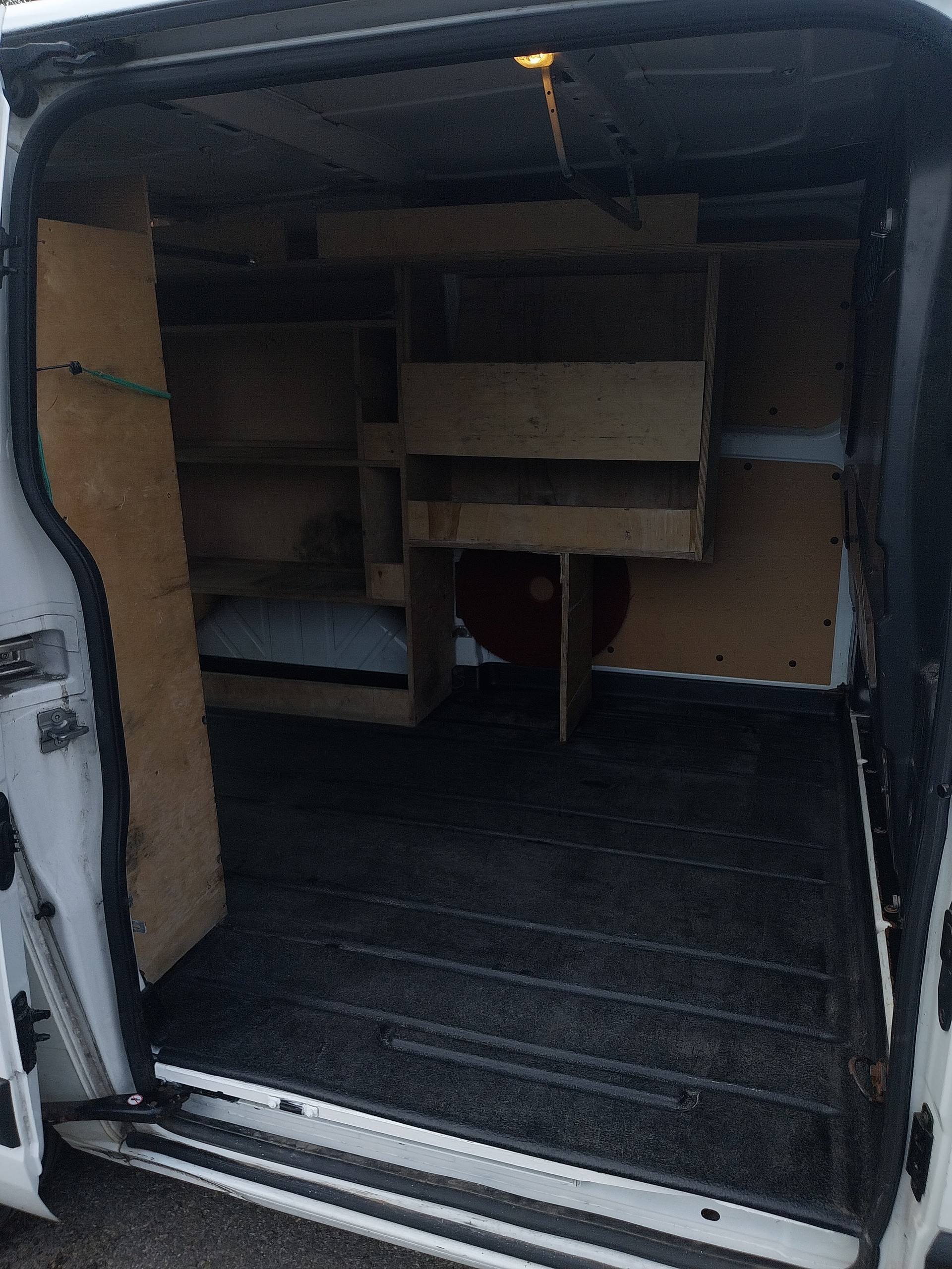 FORD Transit Custom Van 250 L1H1 Ambiente-image-10