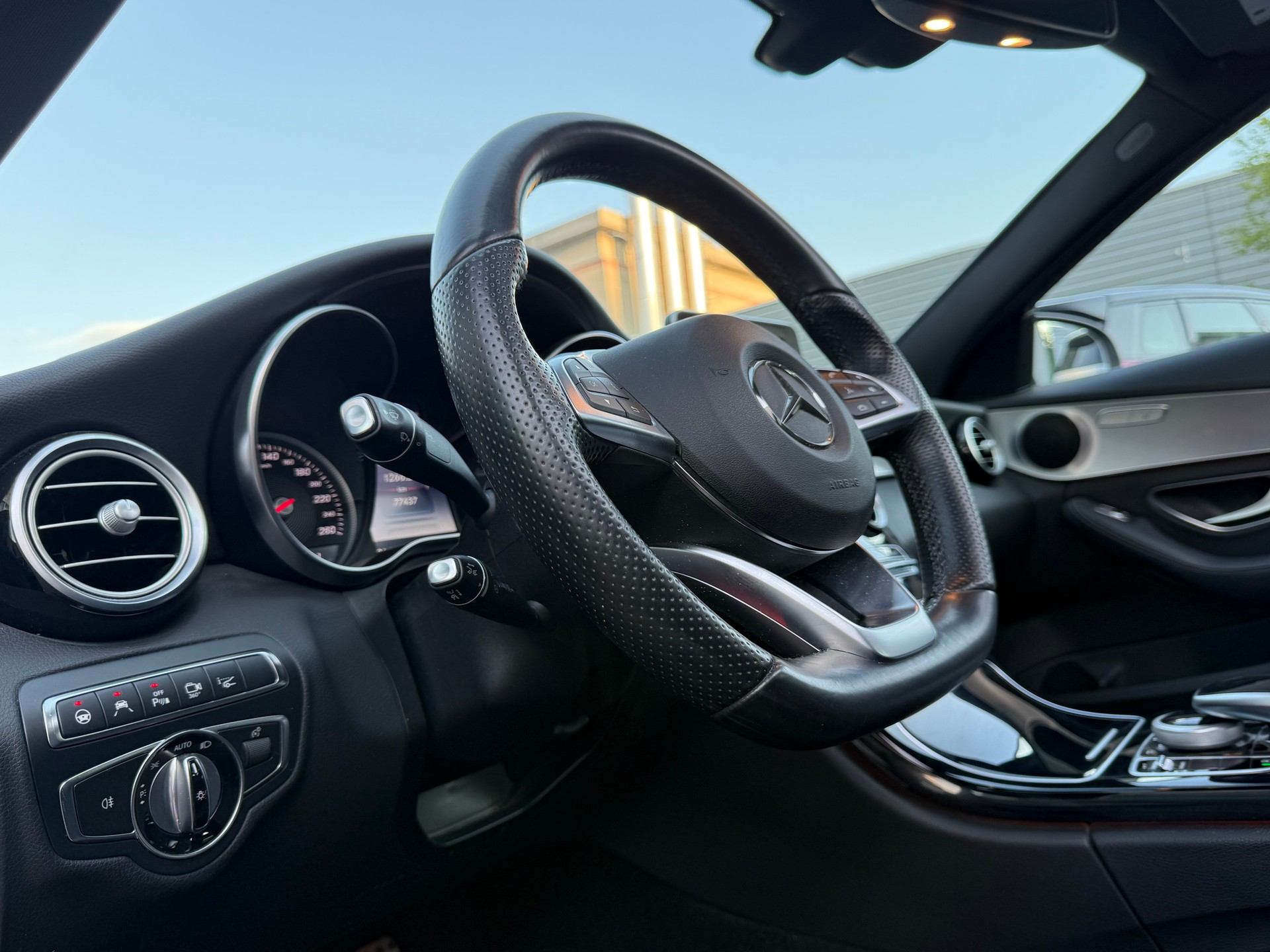 MERCEDES-BENZ C 200 AMG Line 4Matic 7G-Tronic-image-8