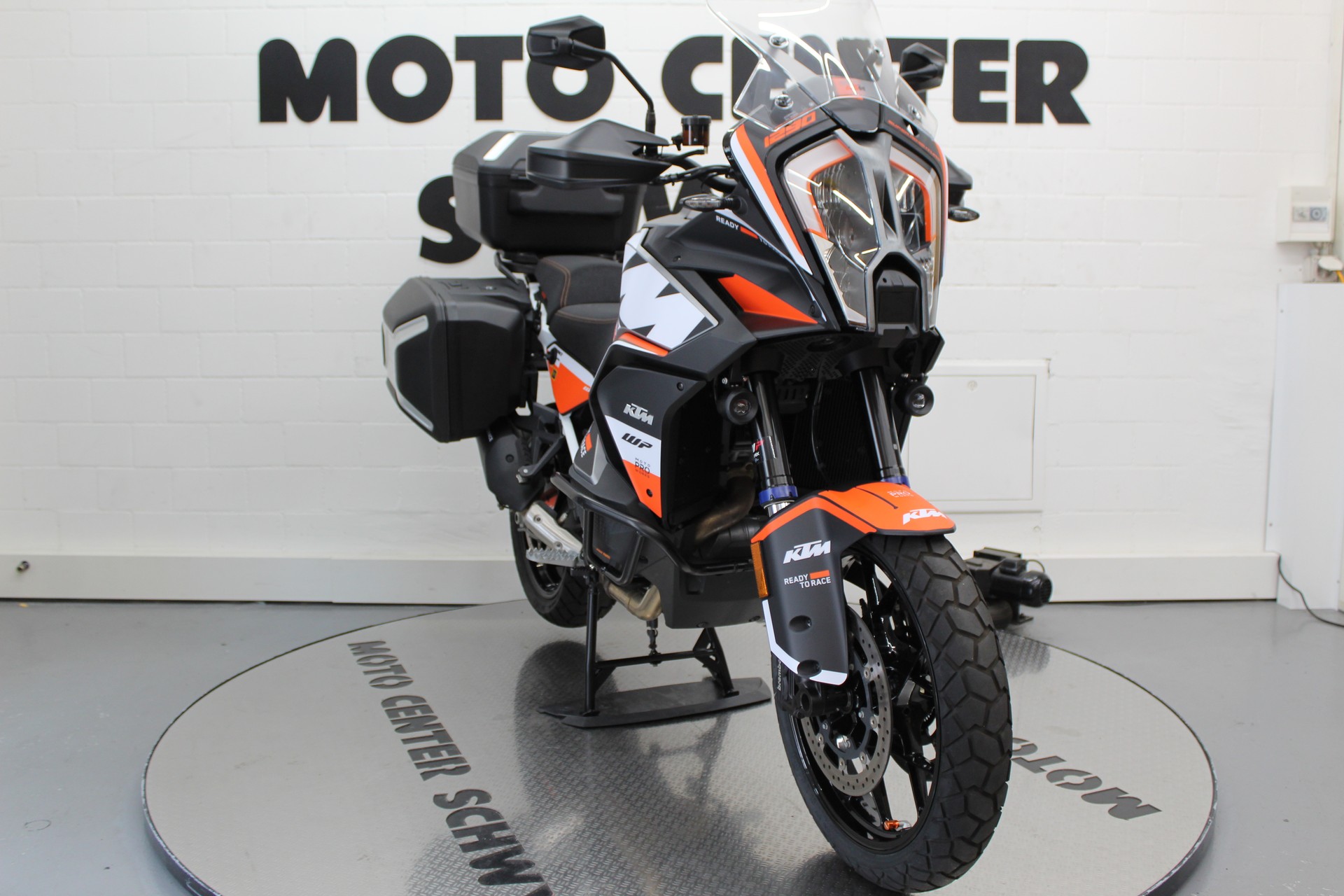 KTM 1290 Super Adventure S-showroom-element-2