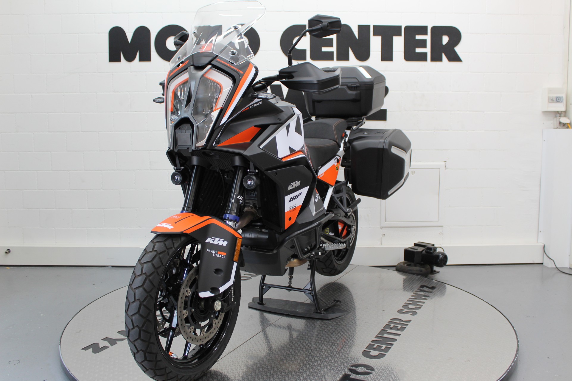 KTM 1290 Super Adventure S-showroom-element-3