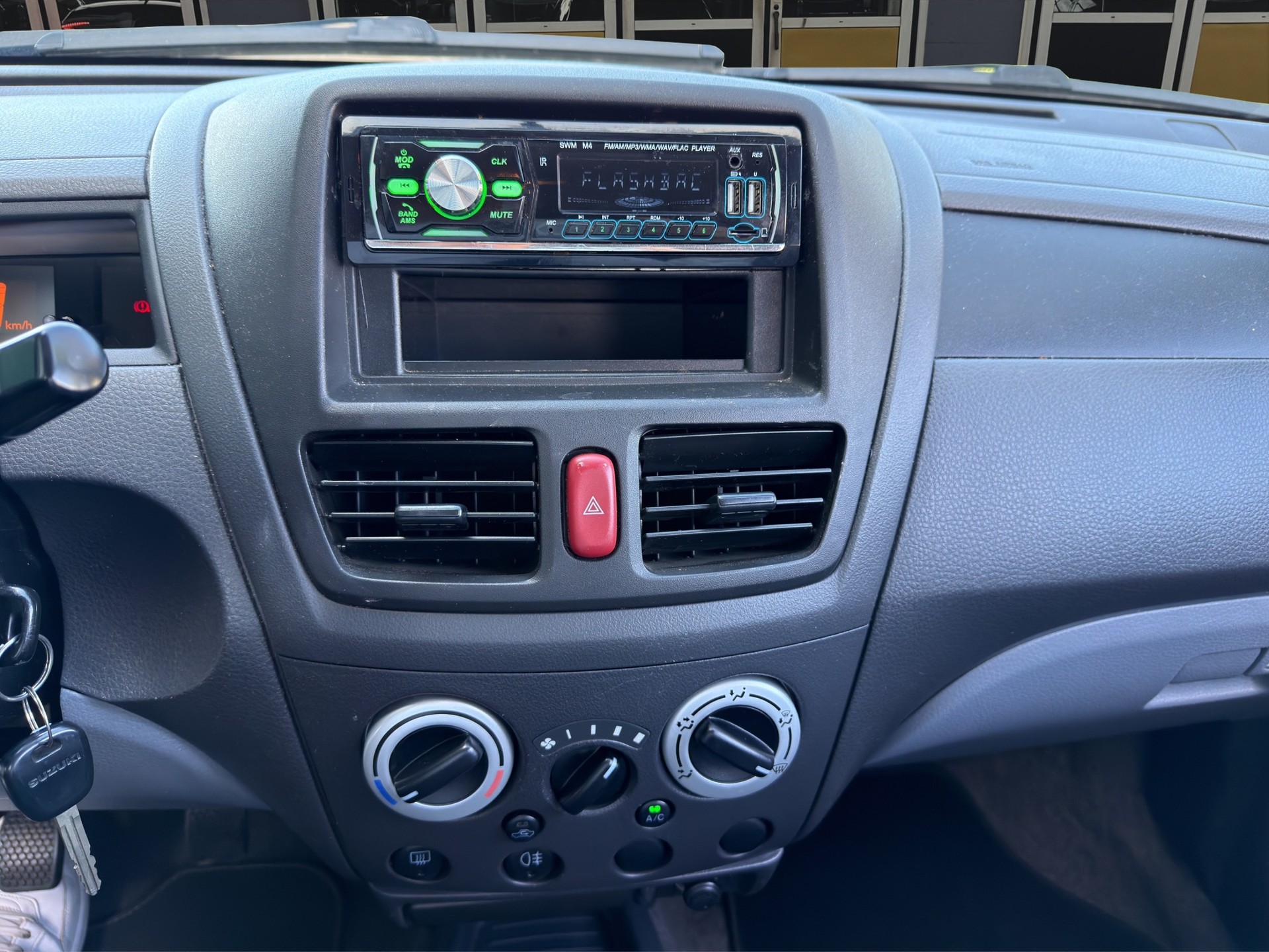 SUZUKI Liana 1.6 16V GL Top 4WD-image-13