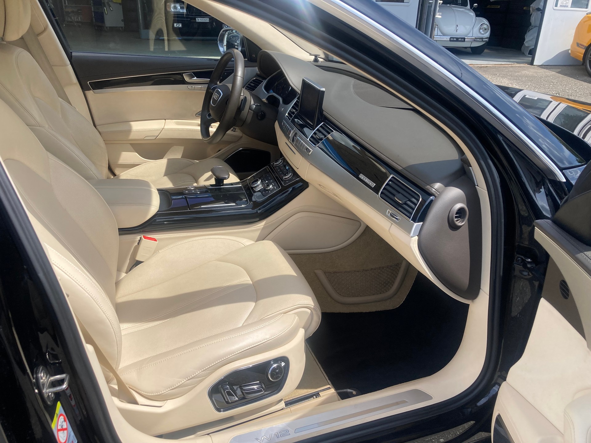 AUDI A8 L 6.3 FSI W12 quattro tiptronic-image-12