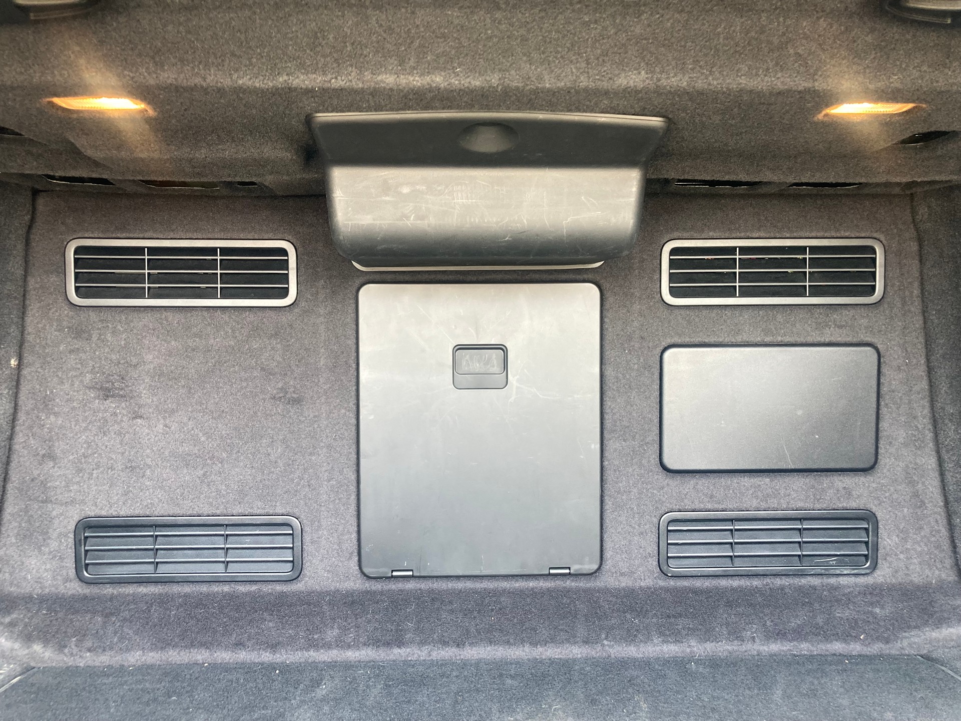 AUDI A8 L 6.3 FSI W12 quattro tiptronic-image-16