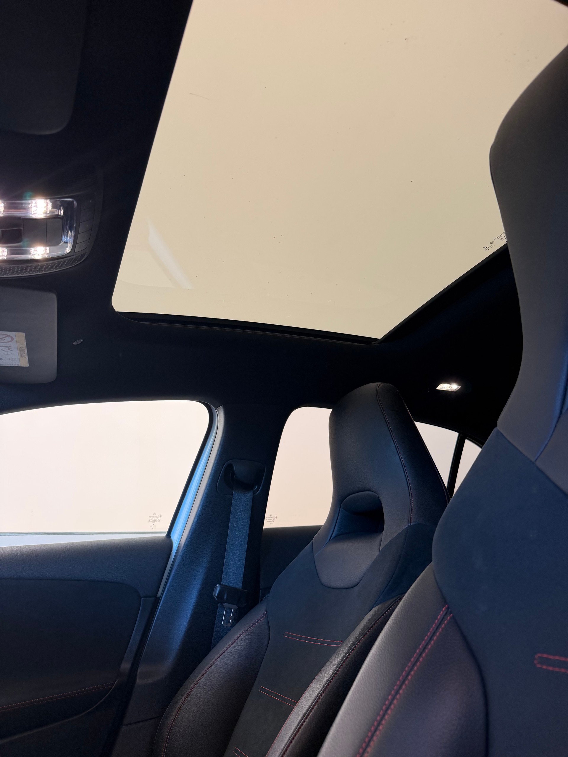MERCEDES-BENZ A 220 Style 7G-DCT 4Matic-image-9