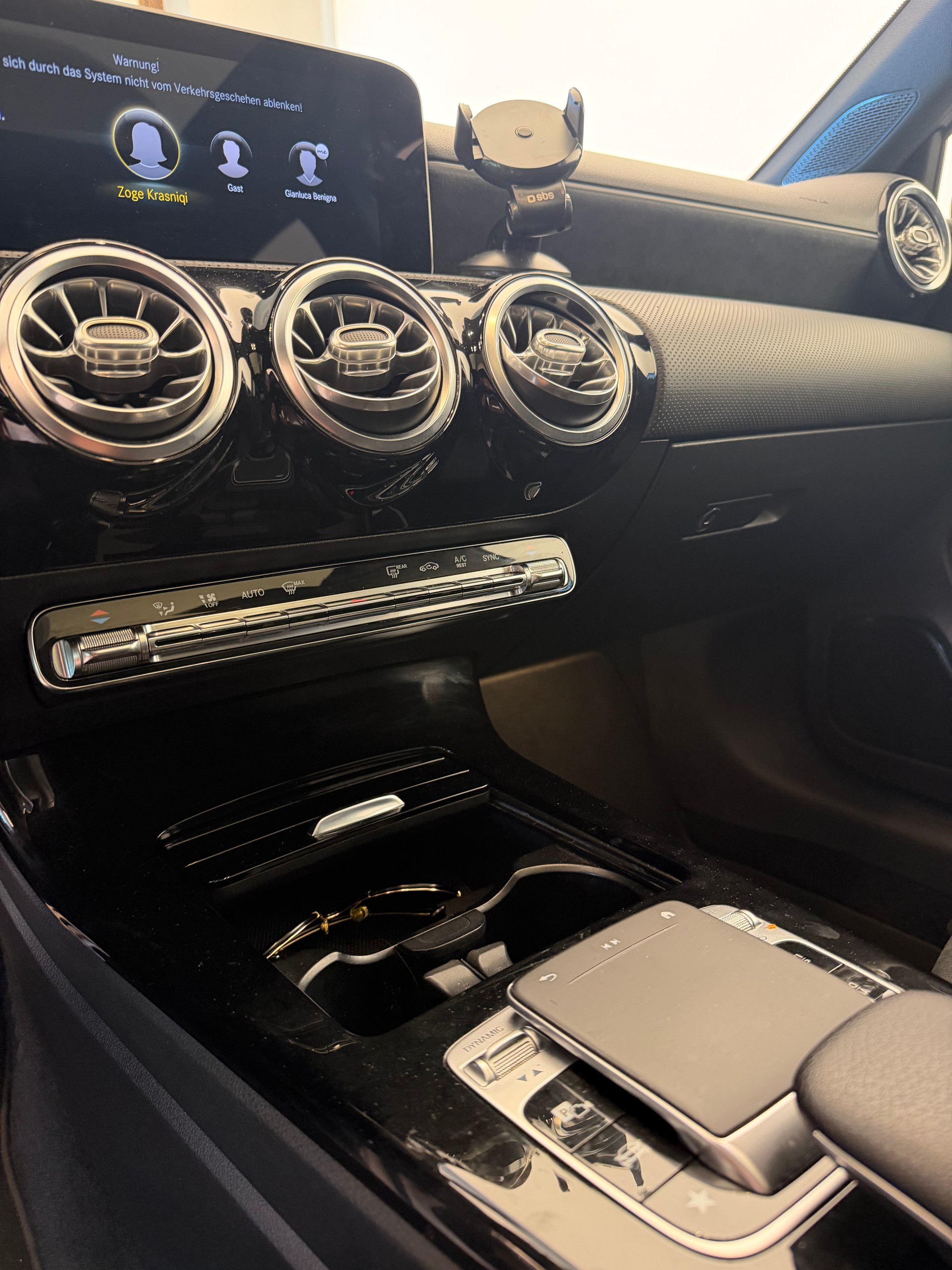 MERCEDES-BENZ A 220 Style 7G-DCT 4Matic-image-6
