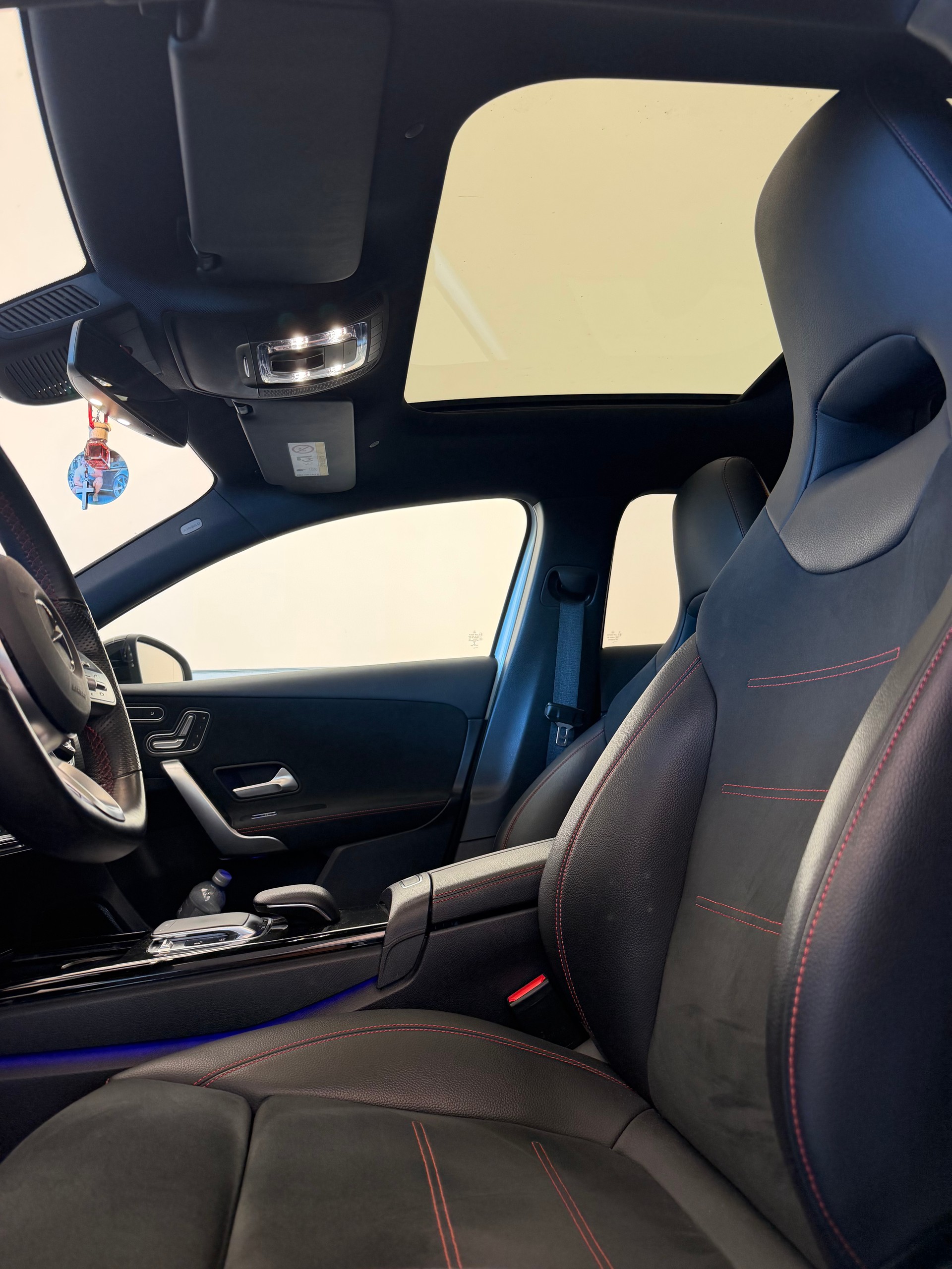 MERCEDES-BENZ A 220 Style 7G-DCT 4Matic-image-3