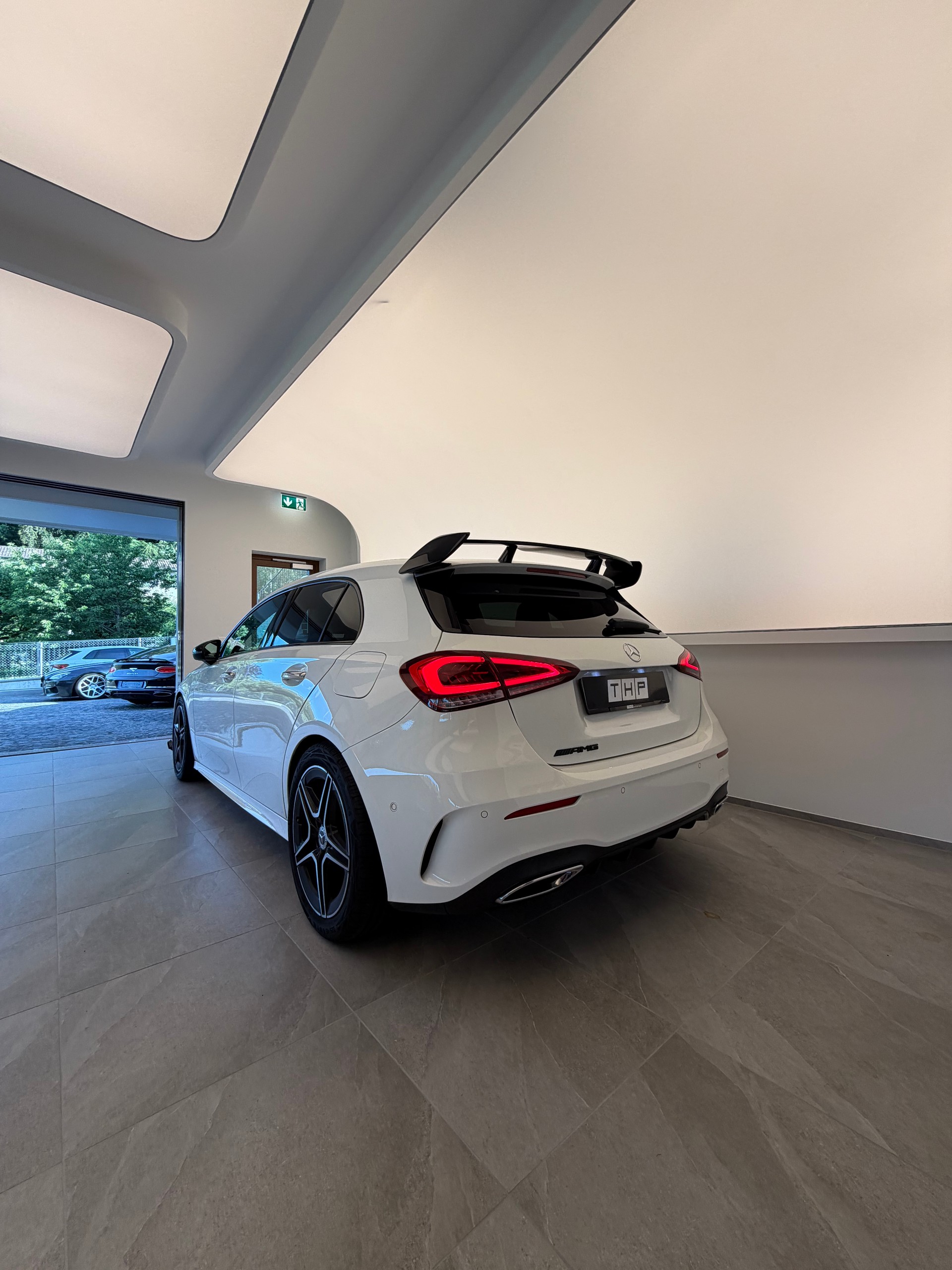 MERCEDES-BENZ A 220 Style 7G-DCT 4Matic-image-2