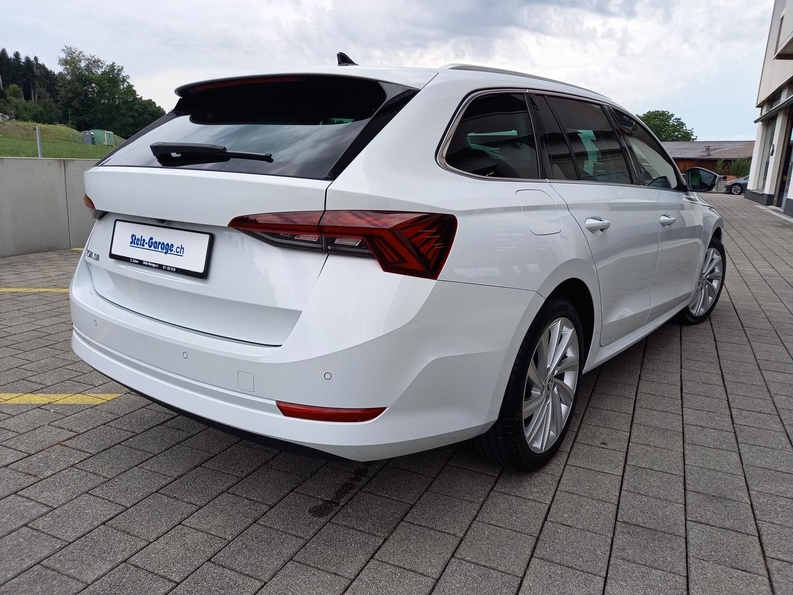 SKODA Octavia Combi 2.0 TDI DSG Style-image-1
