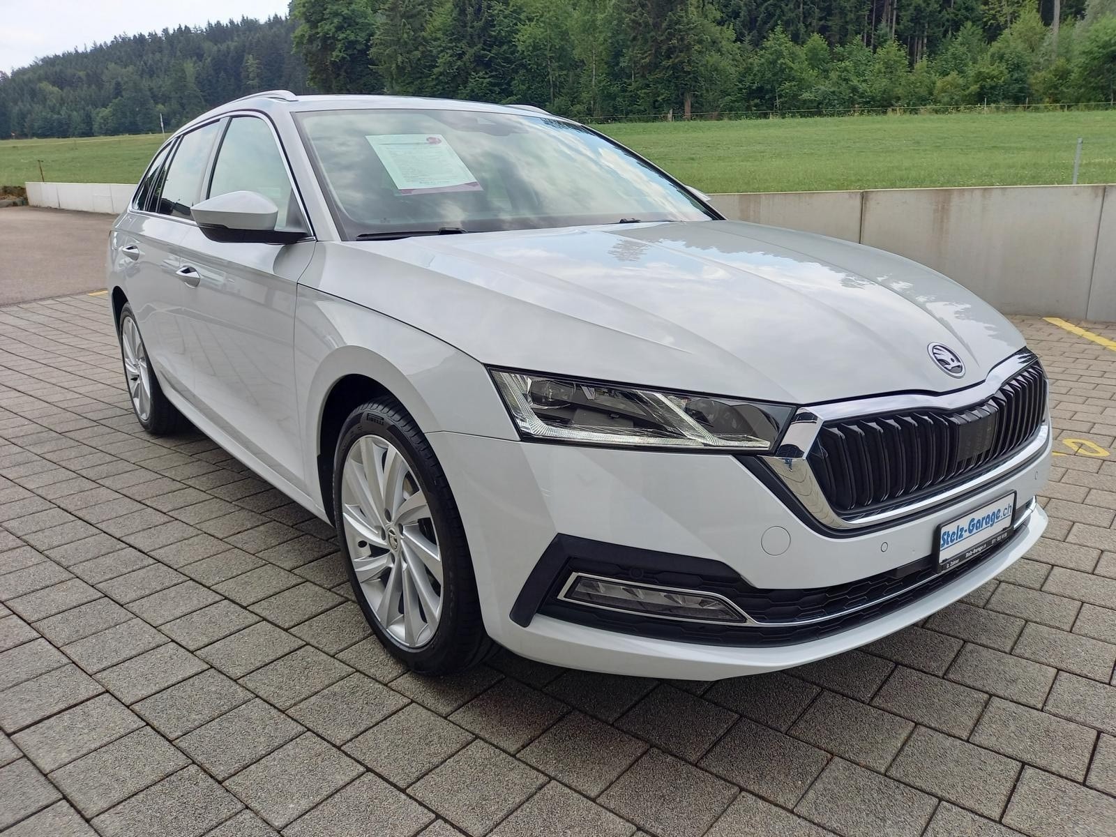 SKODA Octavia Combi 2.0 TDI DSG Style-image-3
