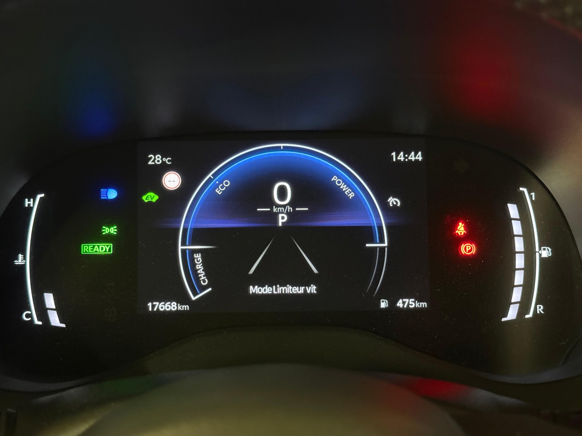 TOYOTA Yaris Cross 1.5 VVT-i HSD Trend AWD-i-image-14