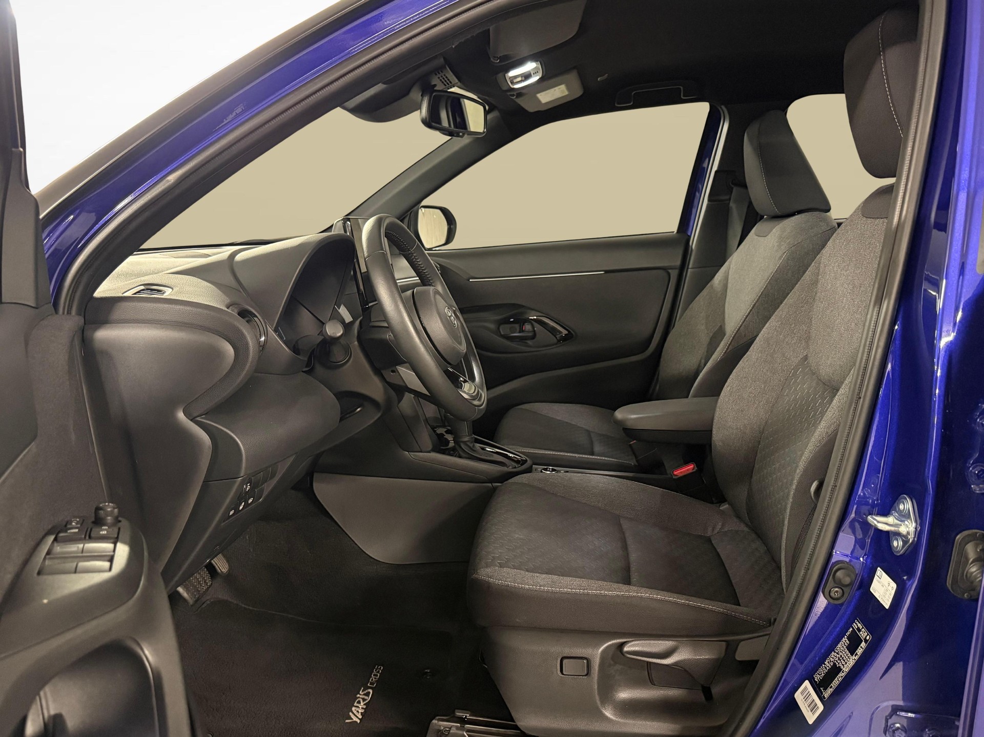 TOYOTA Yaris Cross 1.5 VVT-i HSD Trend AWD-i-image-9