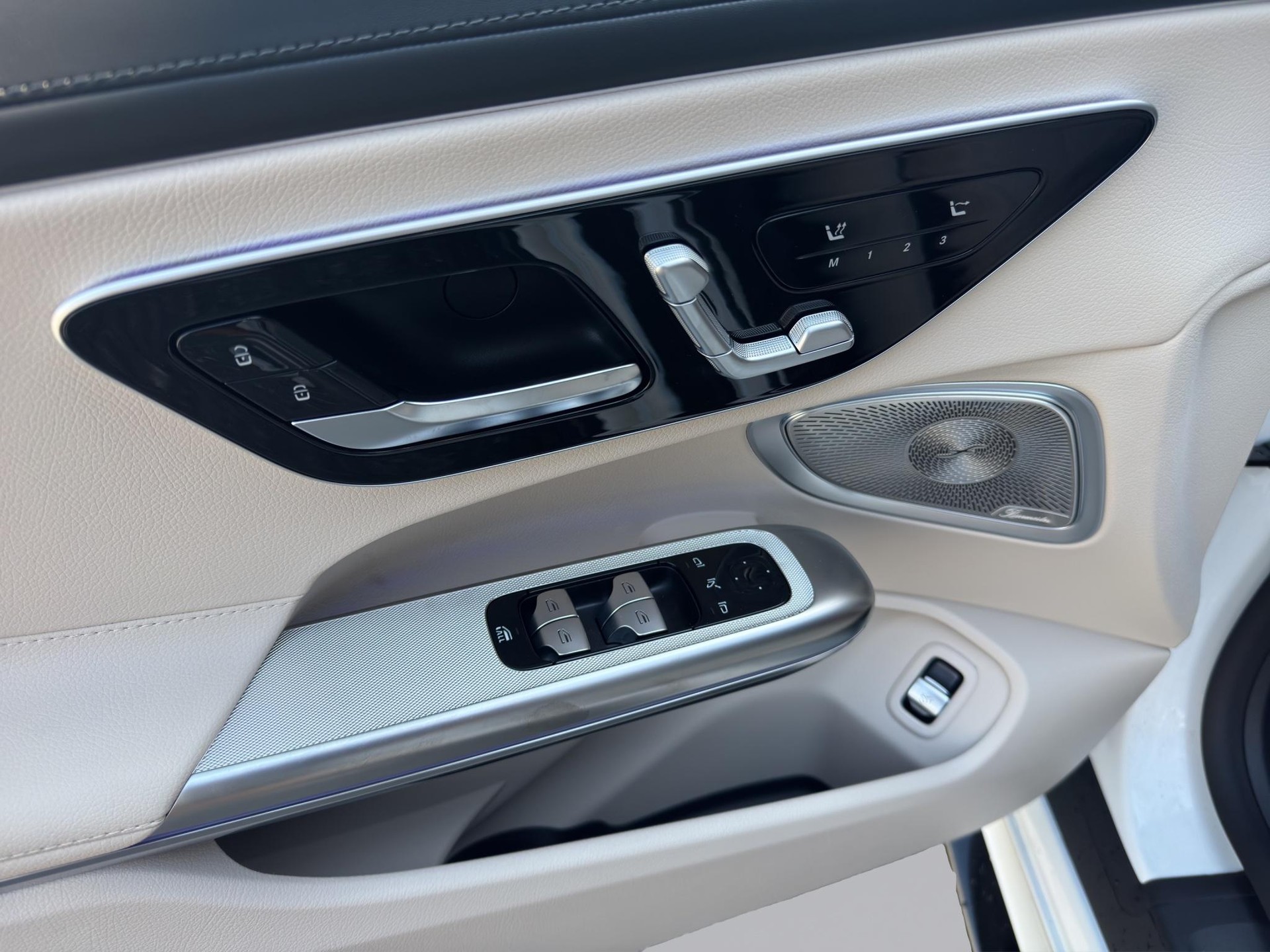 MERCEDES-BENZ CLE 53 AMG 4matic+ Cabriolet-image-10