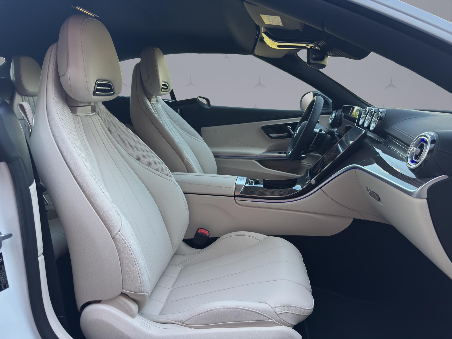 MERCEDES-BENZ CLE 53 AMG 4matic+ Cabriolet-image-17