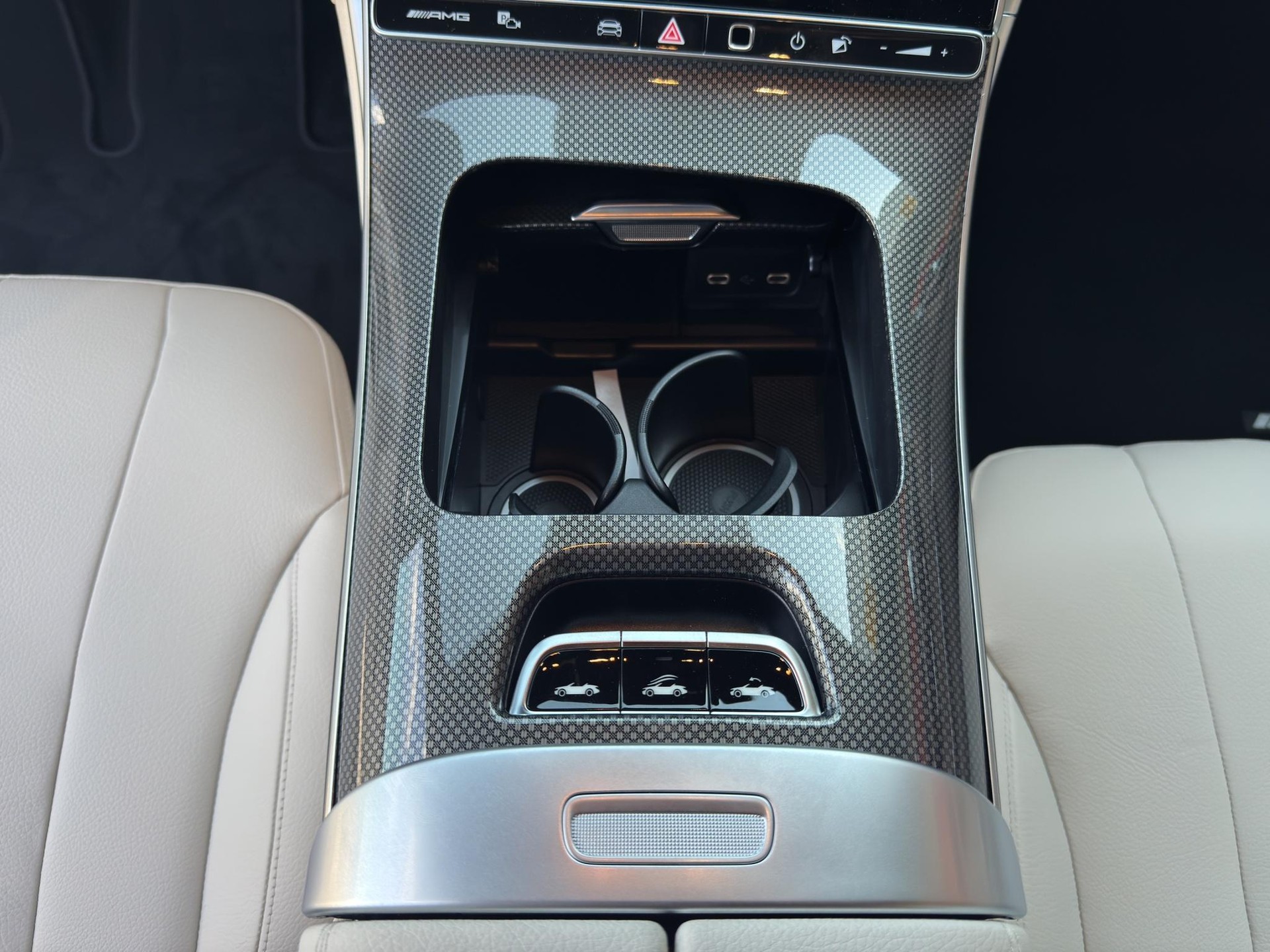 MERCEDES-BENZ CLE 53 AMG 4matic+ Cabriolet-image-15