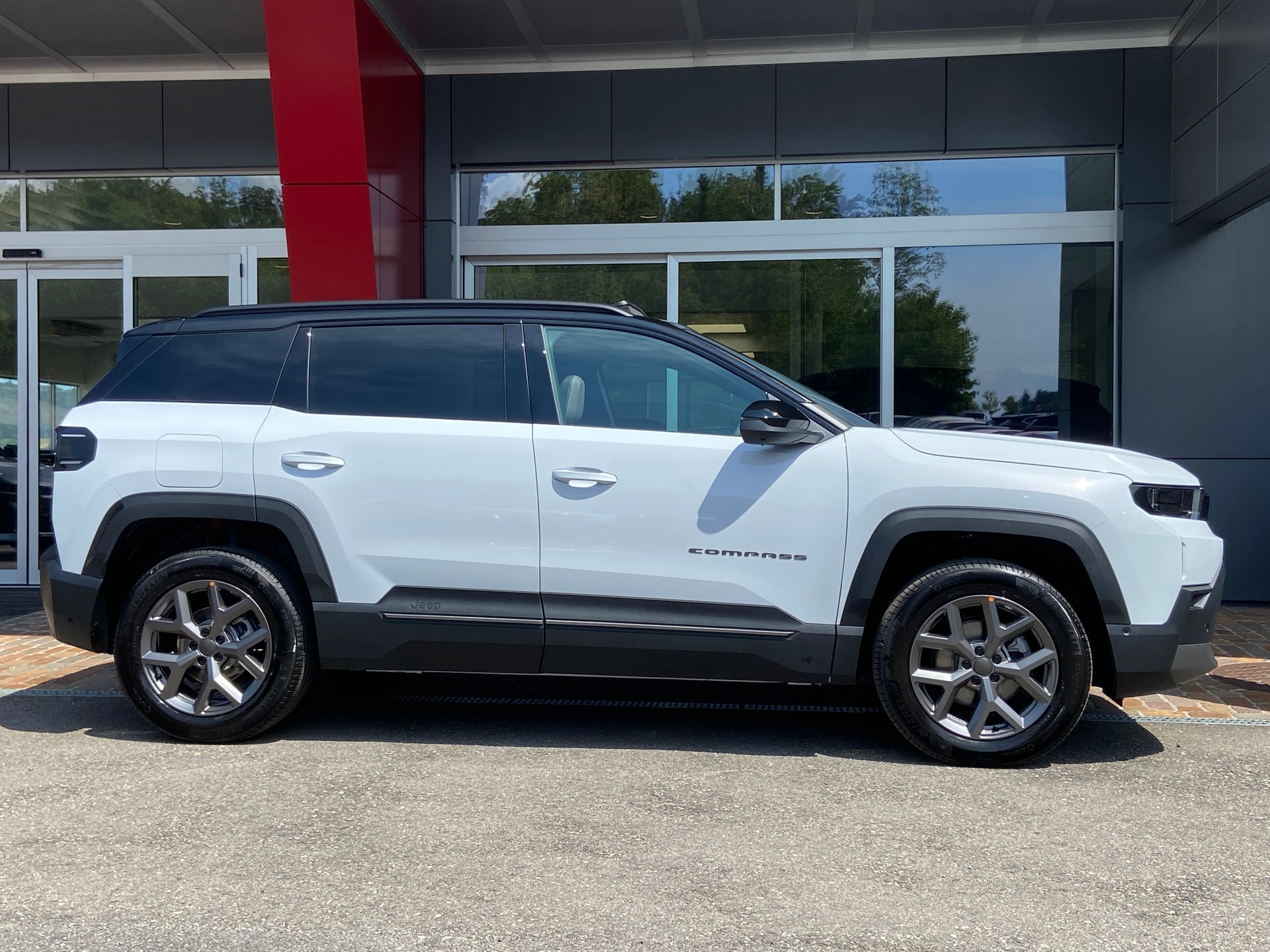 JEEP Compass 1.2 T e-Hybrid Summit Premium Sky-image-19
