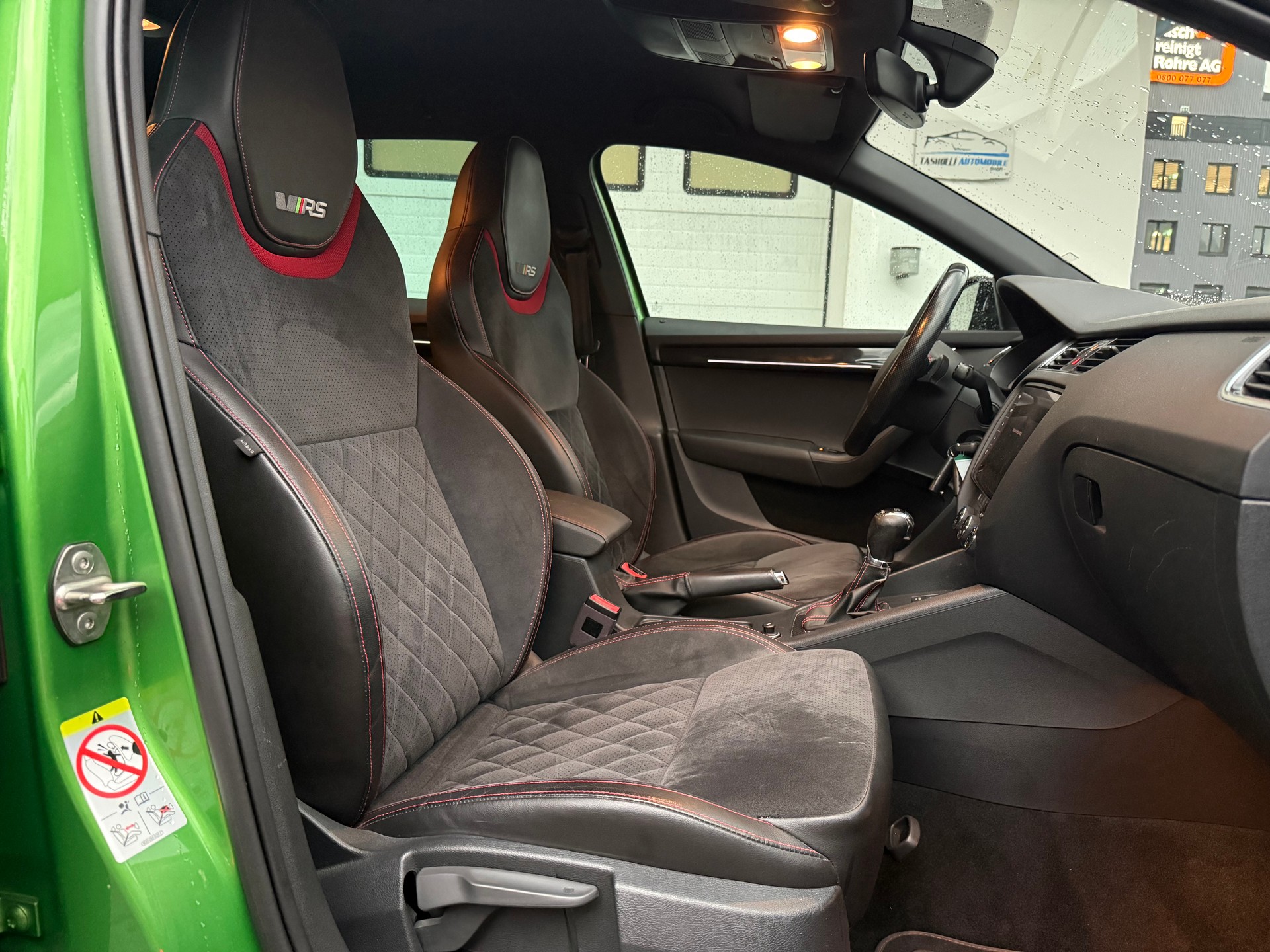 SKODA Octavia Combi 2.0 TDI RS 4x4 DSG-image-9