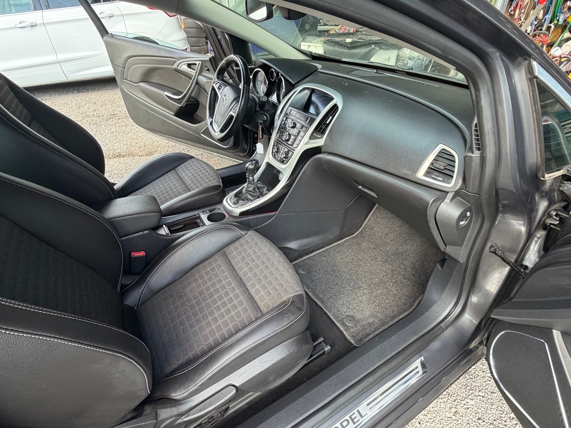 OPEL Astra GTC 1.4i 16V Turbo Sport-image-5