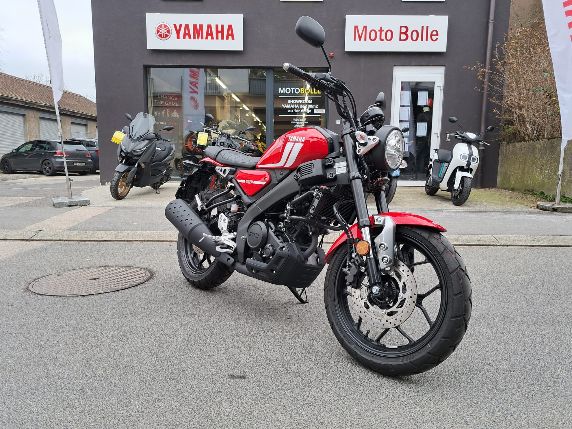 YAMAHA XSR 125-showroom-element-1