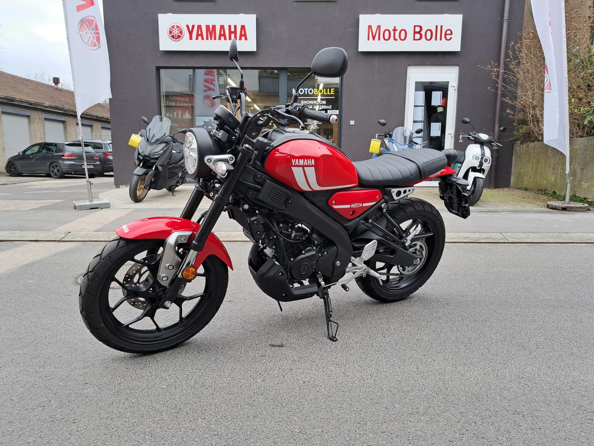YAMAHA XSR 125-showroom-element-3