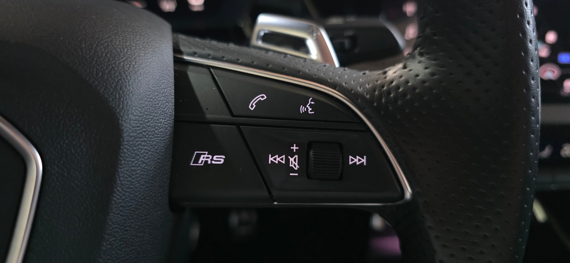AUDI RS3 Limousine 2.5 TSI quattro S-tronic-image-12