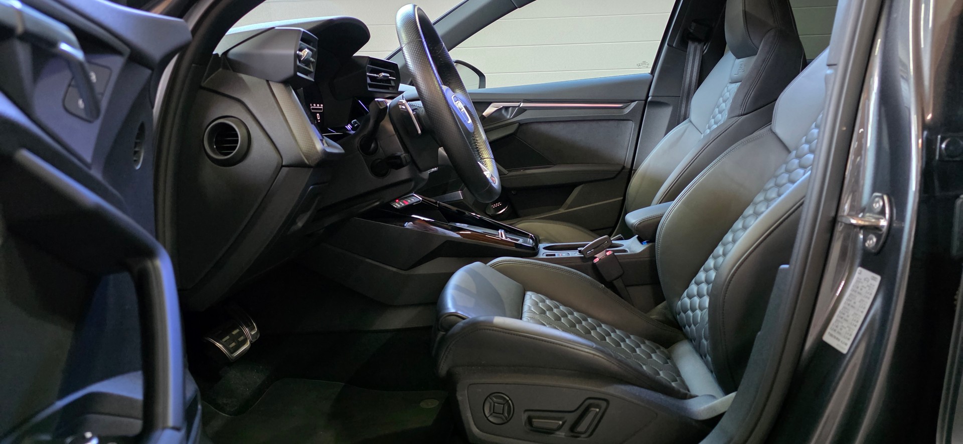 AUDI RS3 Limousine 2.5 TSI quattro S-tronic-image-8