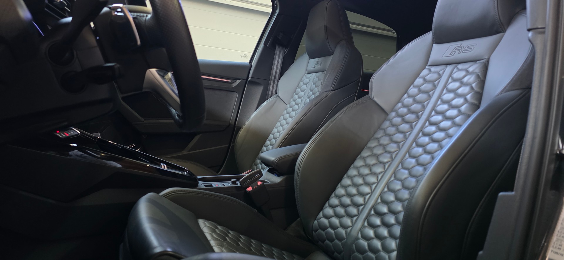 AUDI RS3 Limousine 2.5 TSI quattro S-tronic-image-9