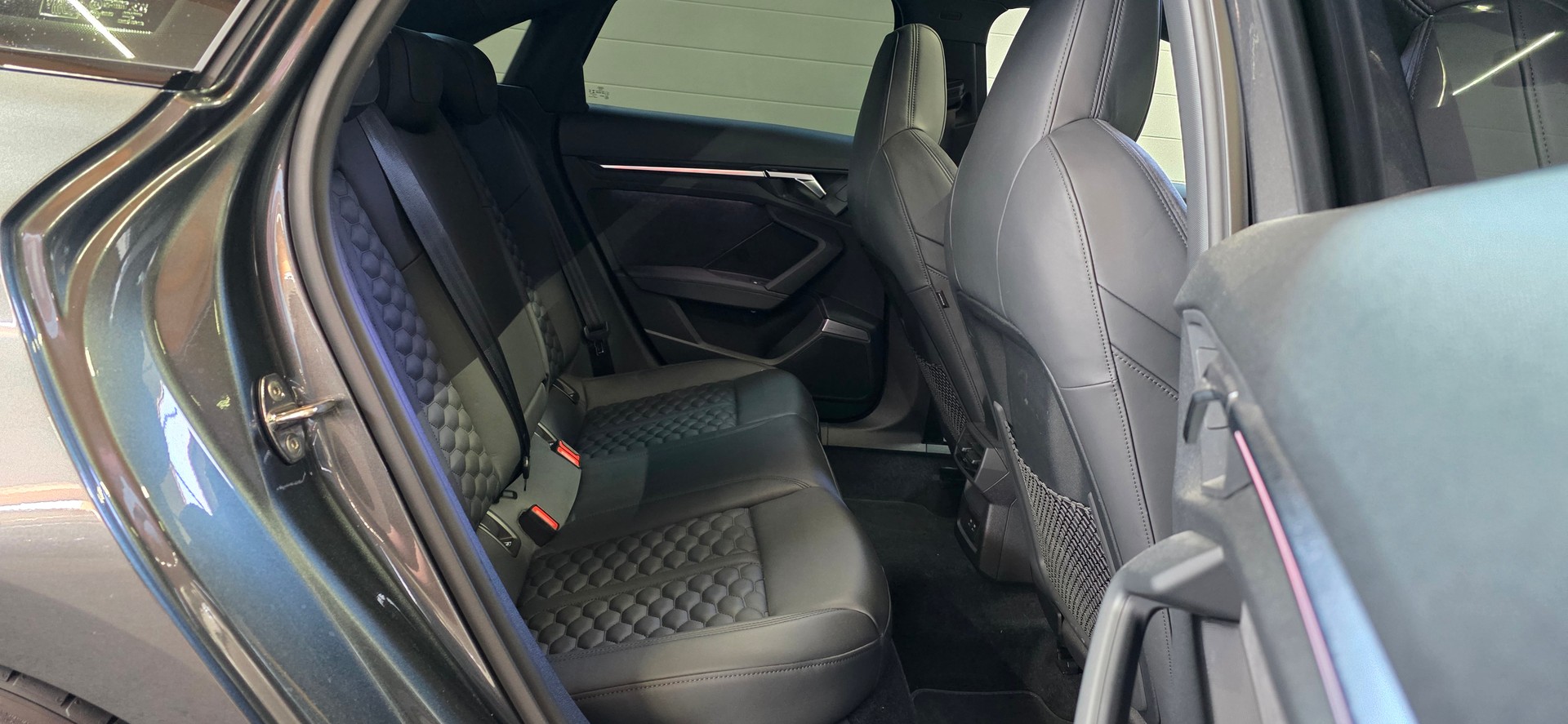AUDI RS3 Limousine 2.5 TSI quattro S-tronic-image-26
