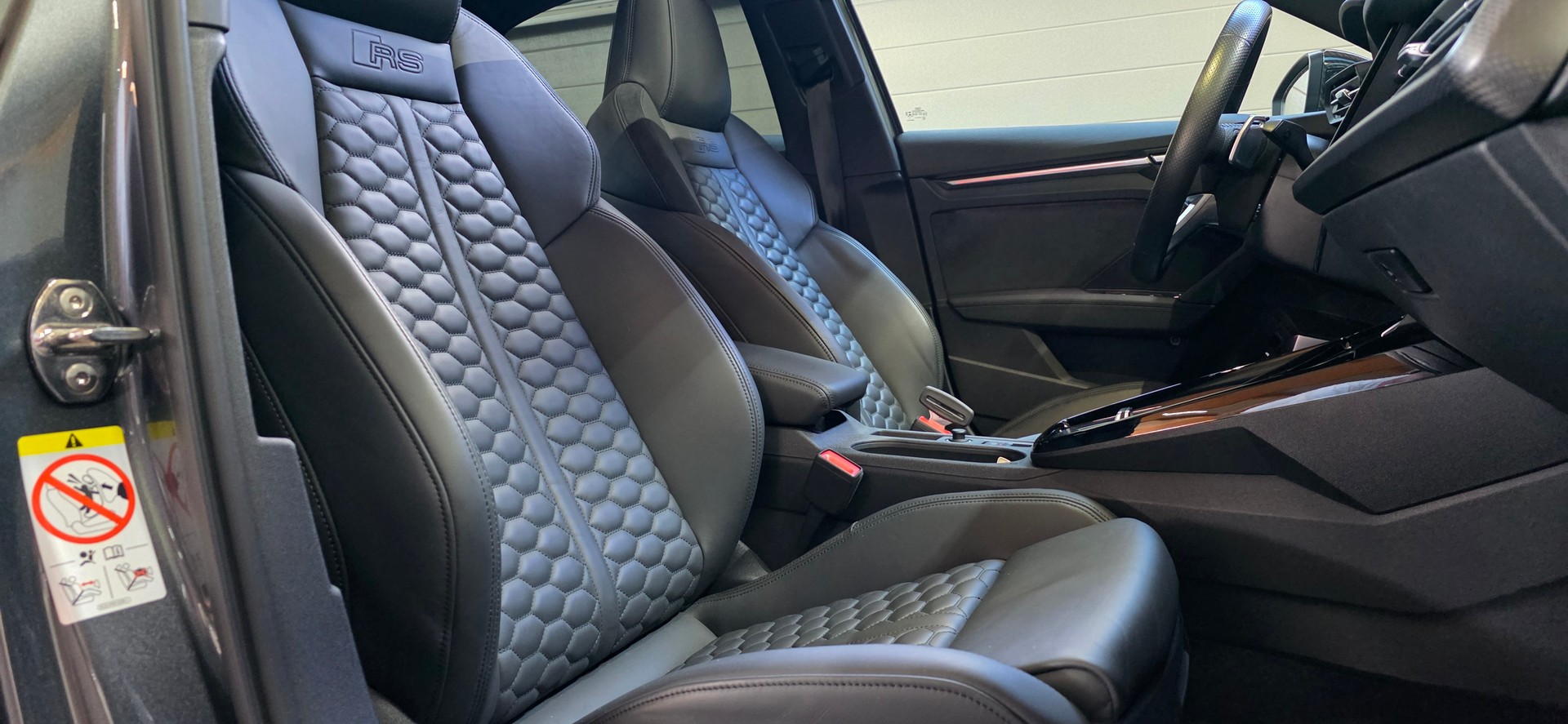 AUDI RS3 Limousine 2.5 TSI quattro S-tronic-image-25