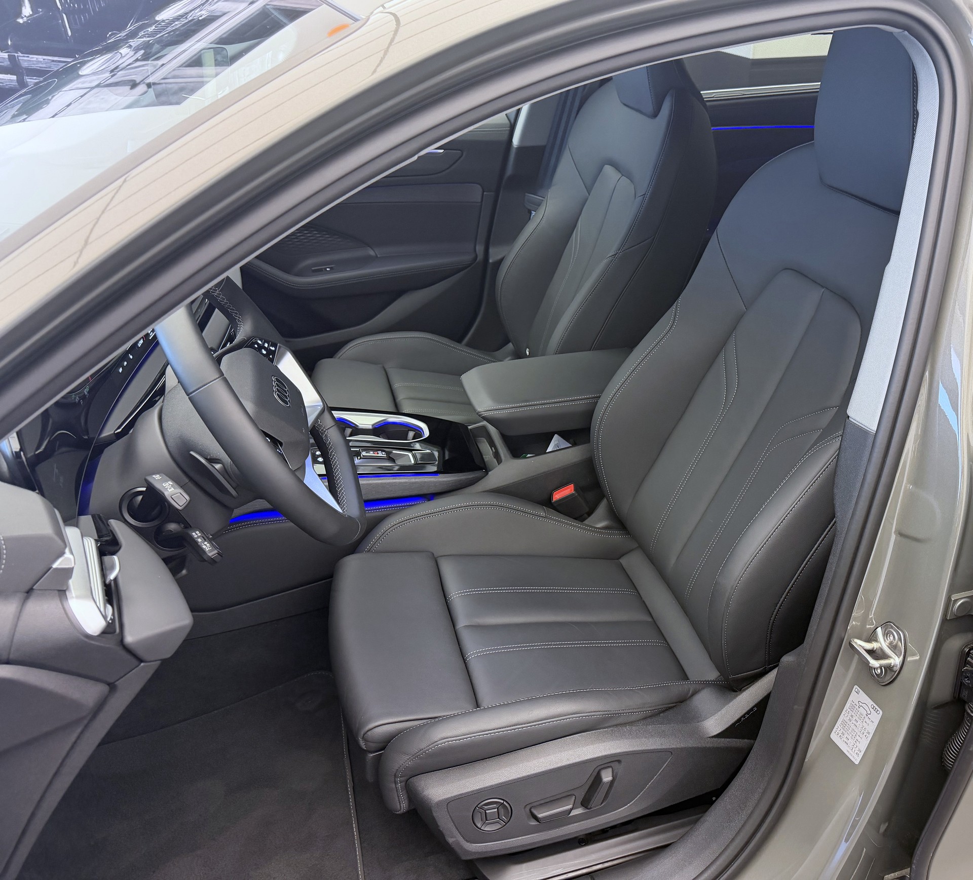 AUDI A6 Avant TDI quattro 150 kW S tronic-image-5