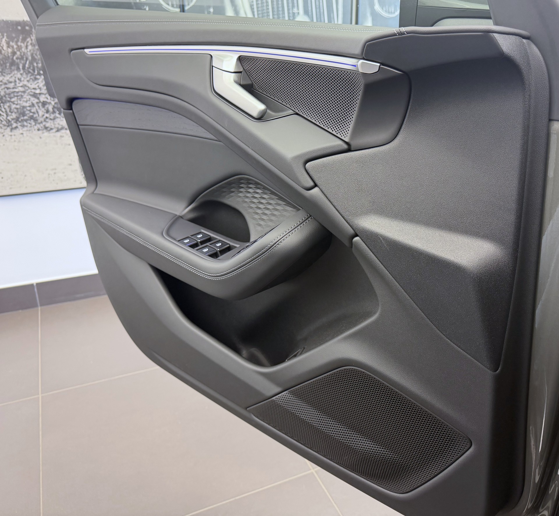 AUDI A6 Avant TDI quattro 150 kW S tronic-image-4