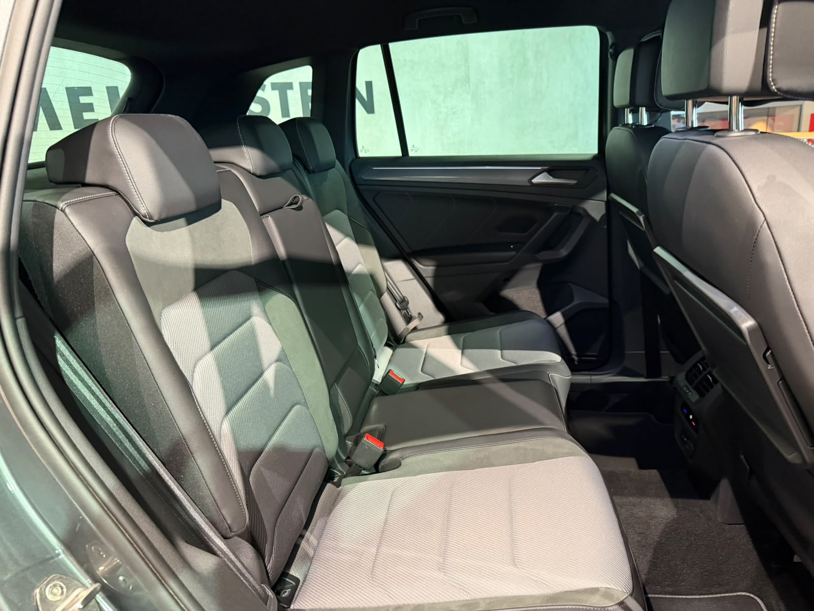 VW Tiguan 2.0TSI Highline R-Line 4Motion DSG (CH)-image-15