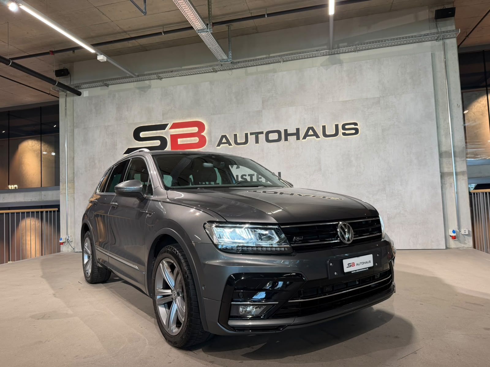 VW Tiguan 2.0TSI Highline R-Line 4Motion DSG (CH)-image-2