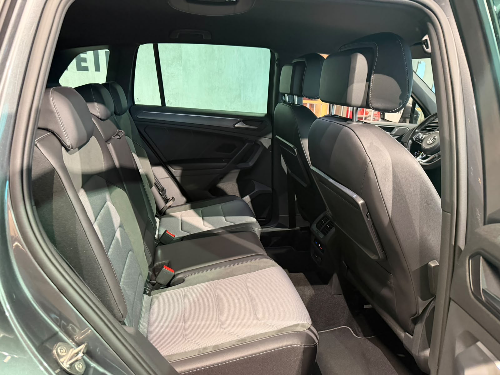 VW Tiguan 2.0TSI Highline R-Line 4Motion DSG (CH)-image-14