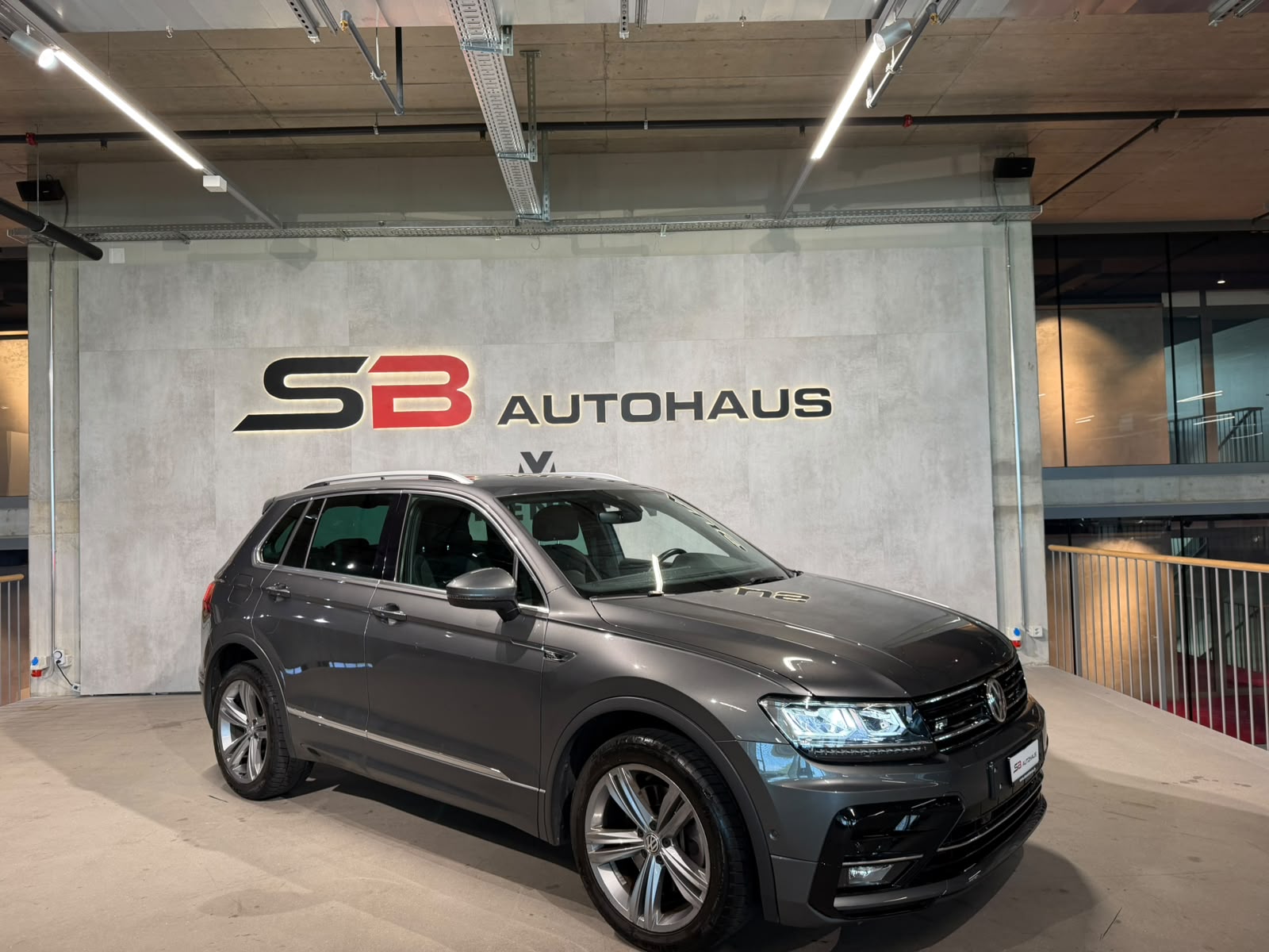 VW Tiguan 2.0TSI Highline R-Line 4Motion DSG (CH)-image-1