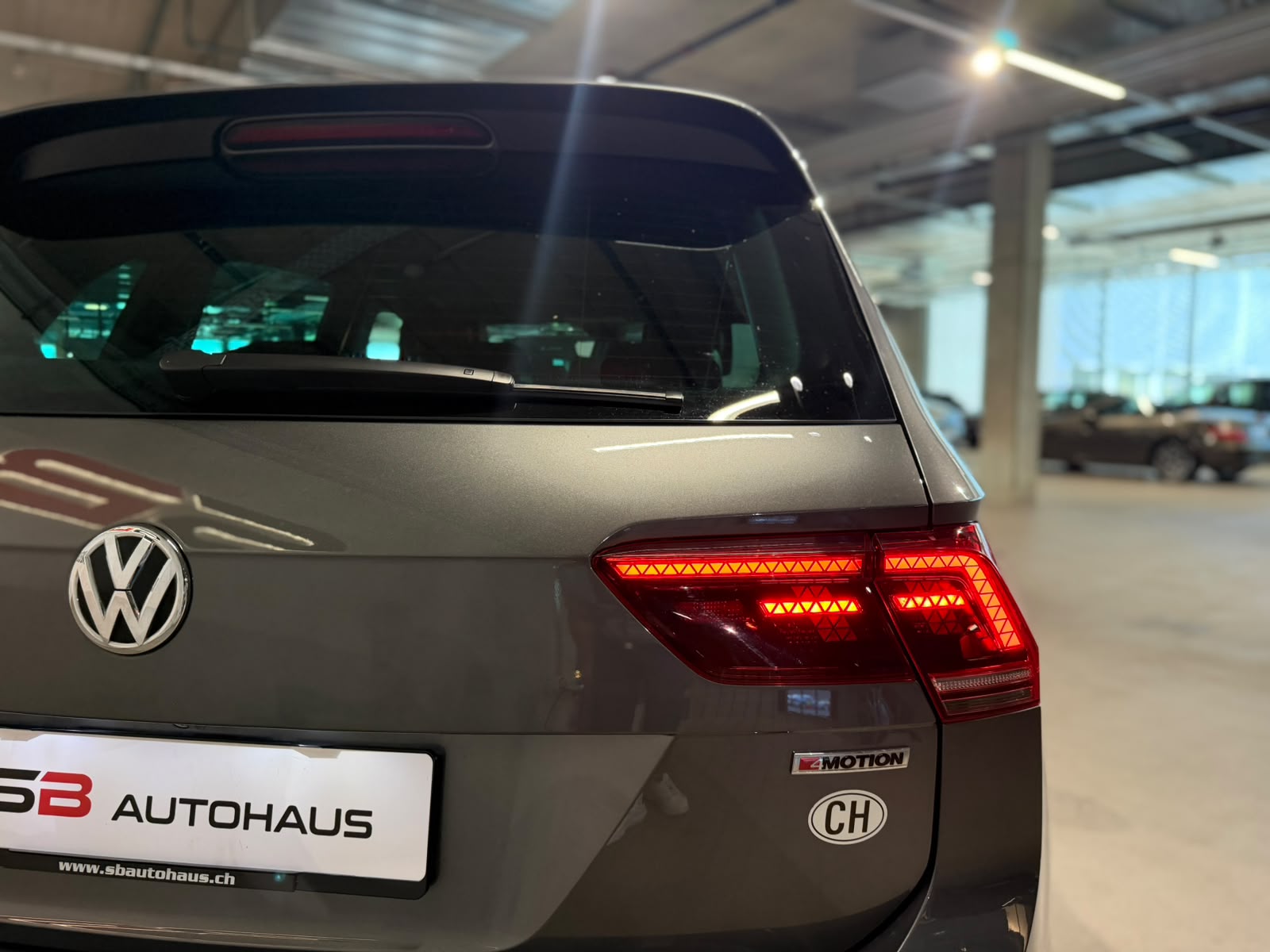 VW Tiguan 2.0TSI Highline R-Line 4Motion DSG (CH)-image-11