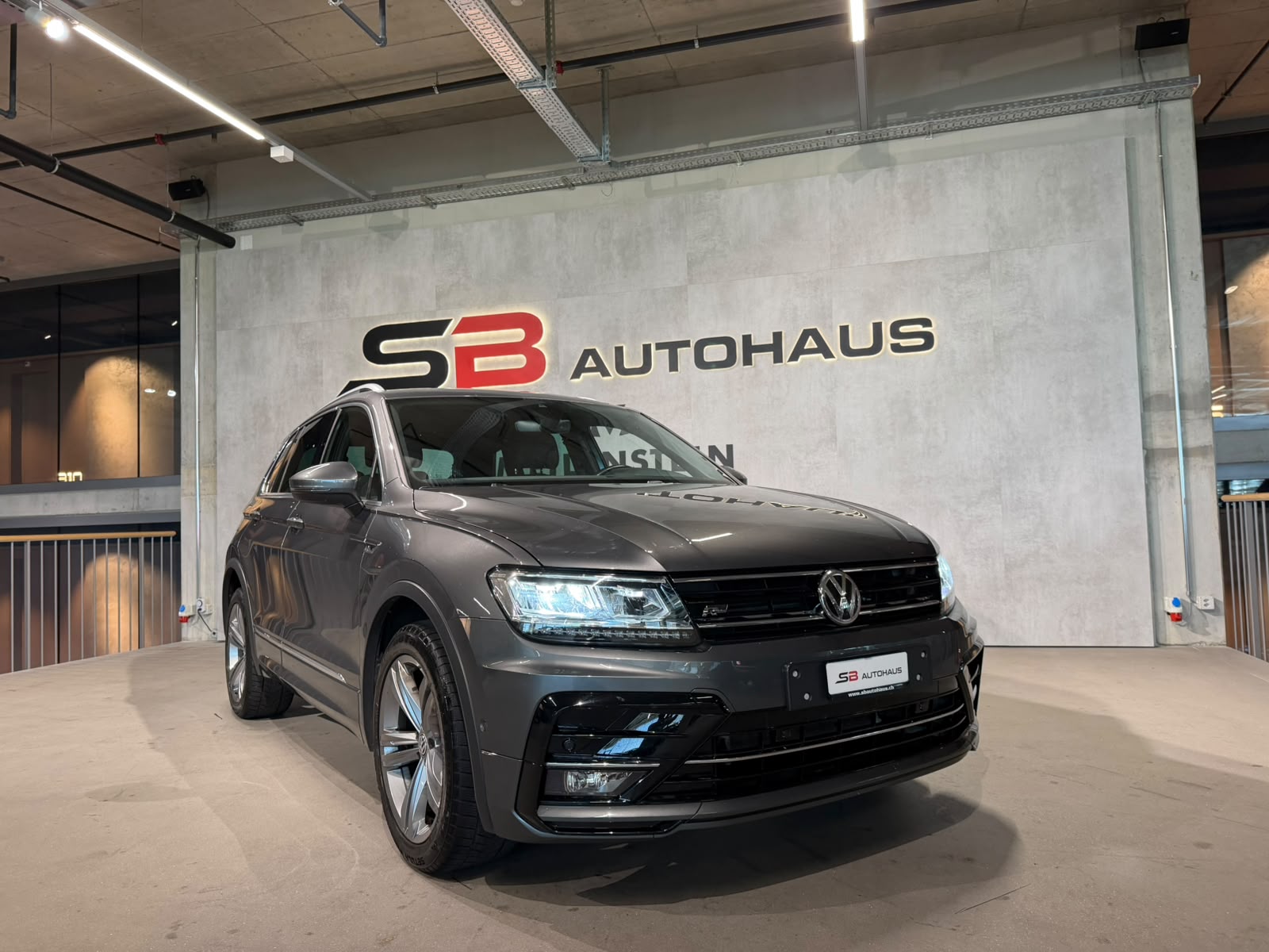 VW Tiguan 2.0TSI Highline R-Line 4Motion DSG (CH)-image-3