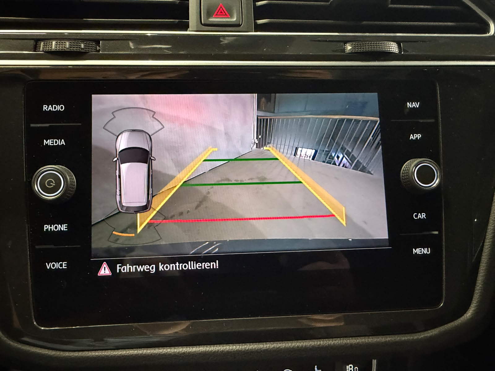 VW Tiguan 2.0TSI Highline R-Line 4Motion DSG (CH)-image-22