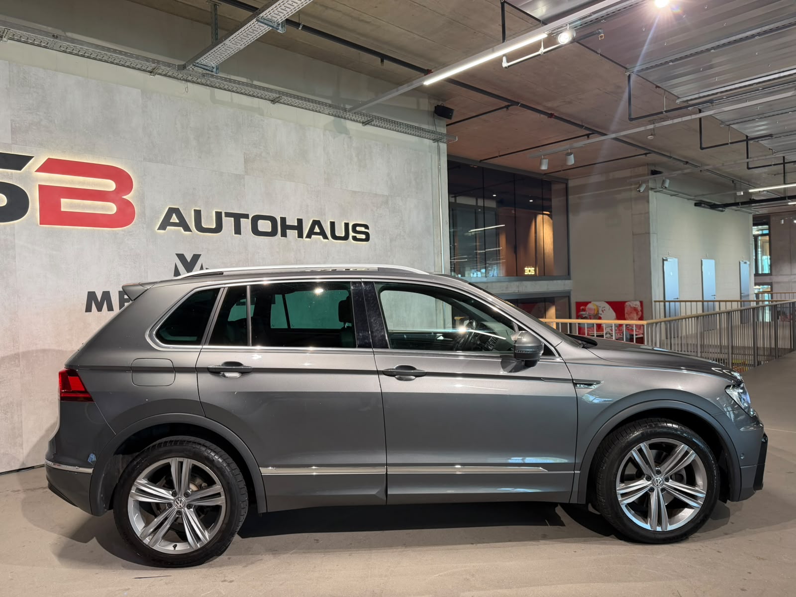 VW Tiguan 2.0TSI Highline R-Line 4Motion DSG (CH)-image-6