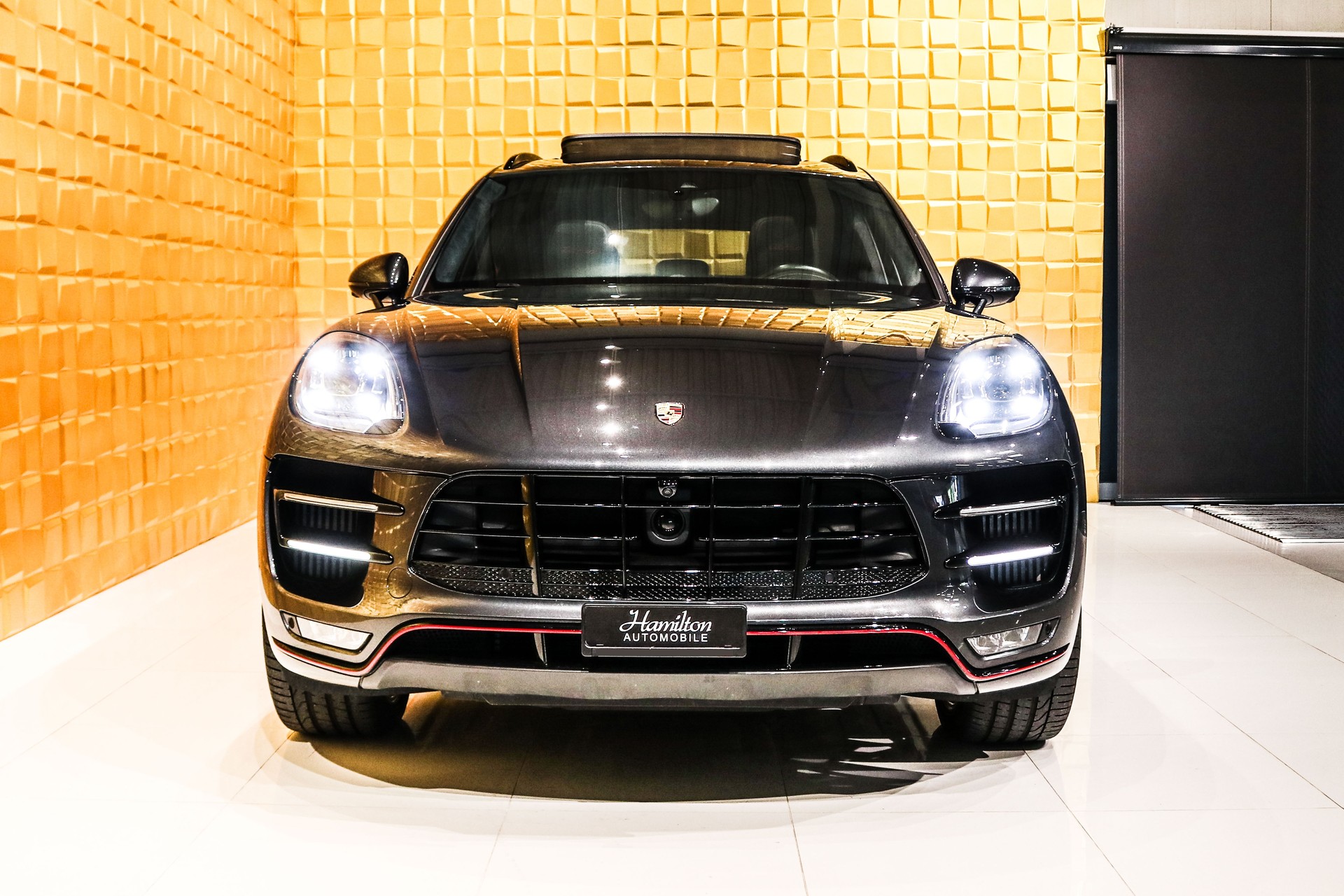 PORSCHE Macan Turbo Exclusive Performance Edition PDK-showroom-element-2