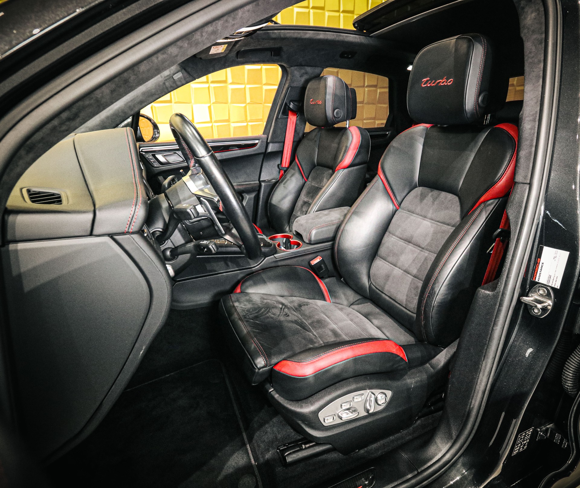 PORSCHE Macan Turbo Exclusive Performance Edition PDK-image-11