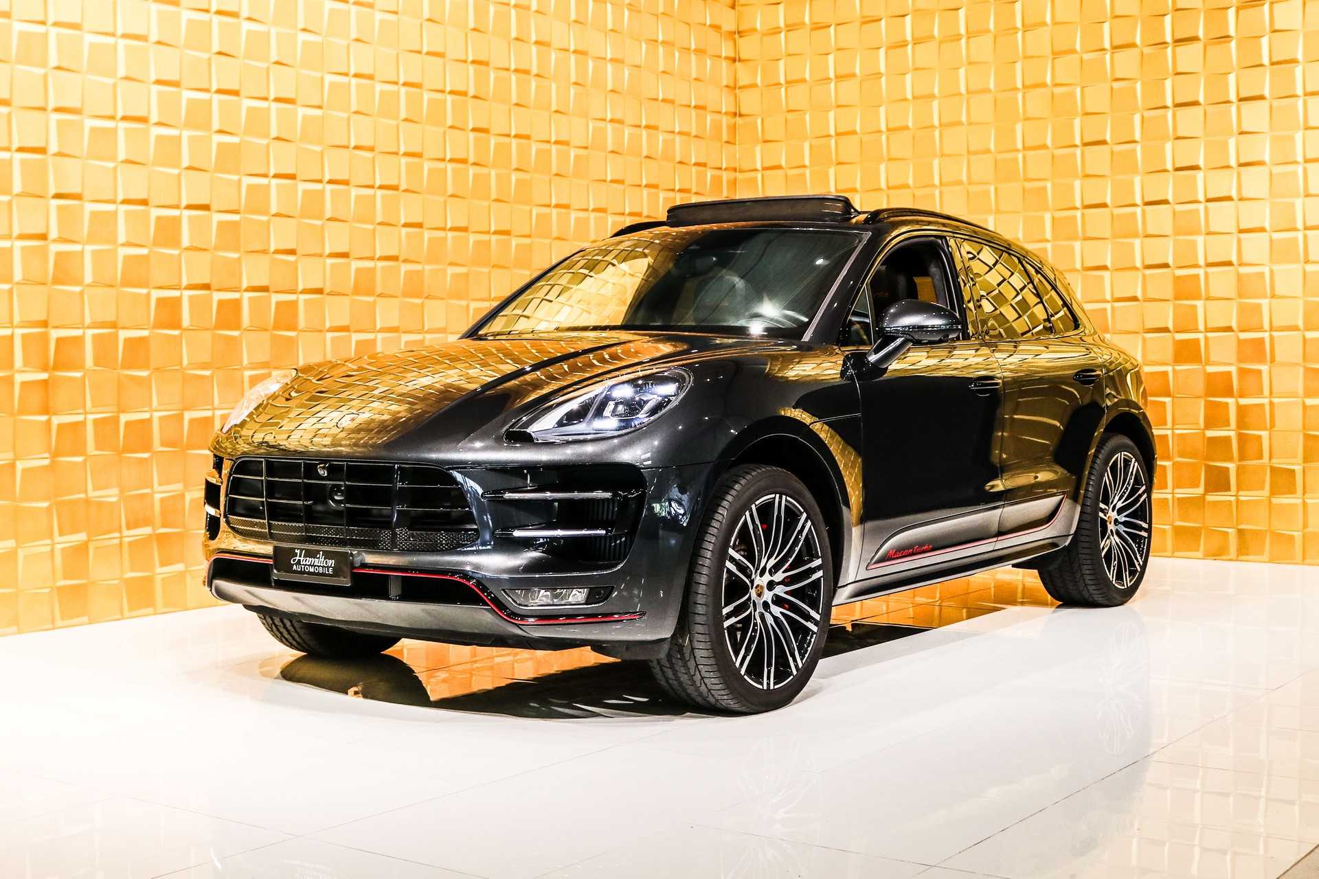 PORSCHE Macan Turbo Exclusive Performance Edition PDK-showroom-element-3