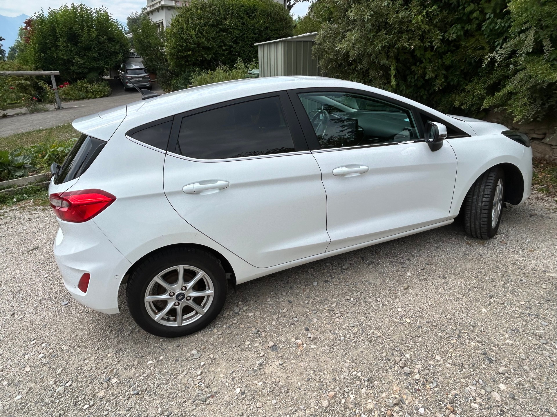 FORD 1.0 EcoB Hybrid Titanium X-image-1