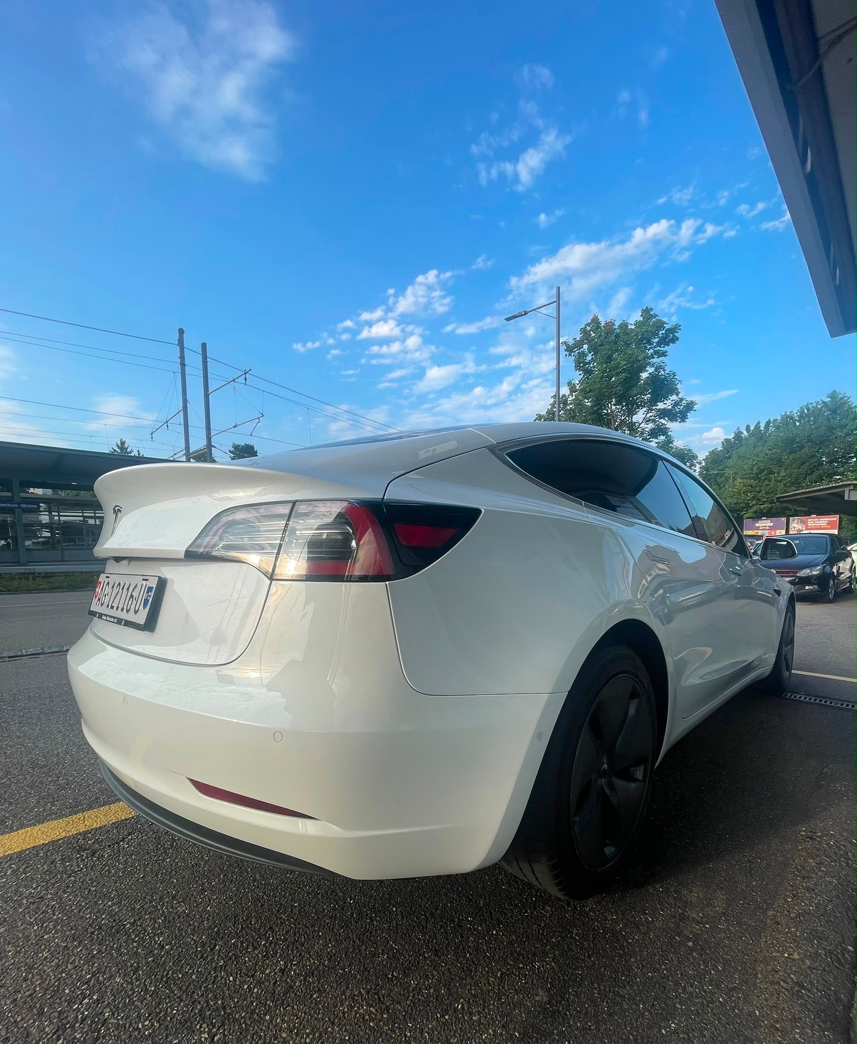 TESLA Model 3 Standard Range Plus 409 km (WLTP) 325PS SOH 87% CH-Auto mit Werksgarantie-image-1